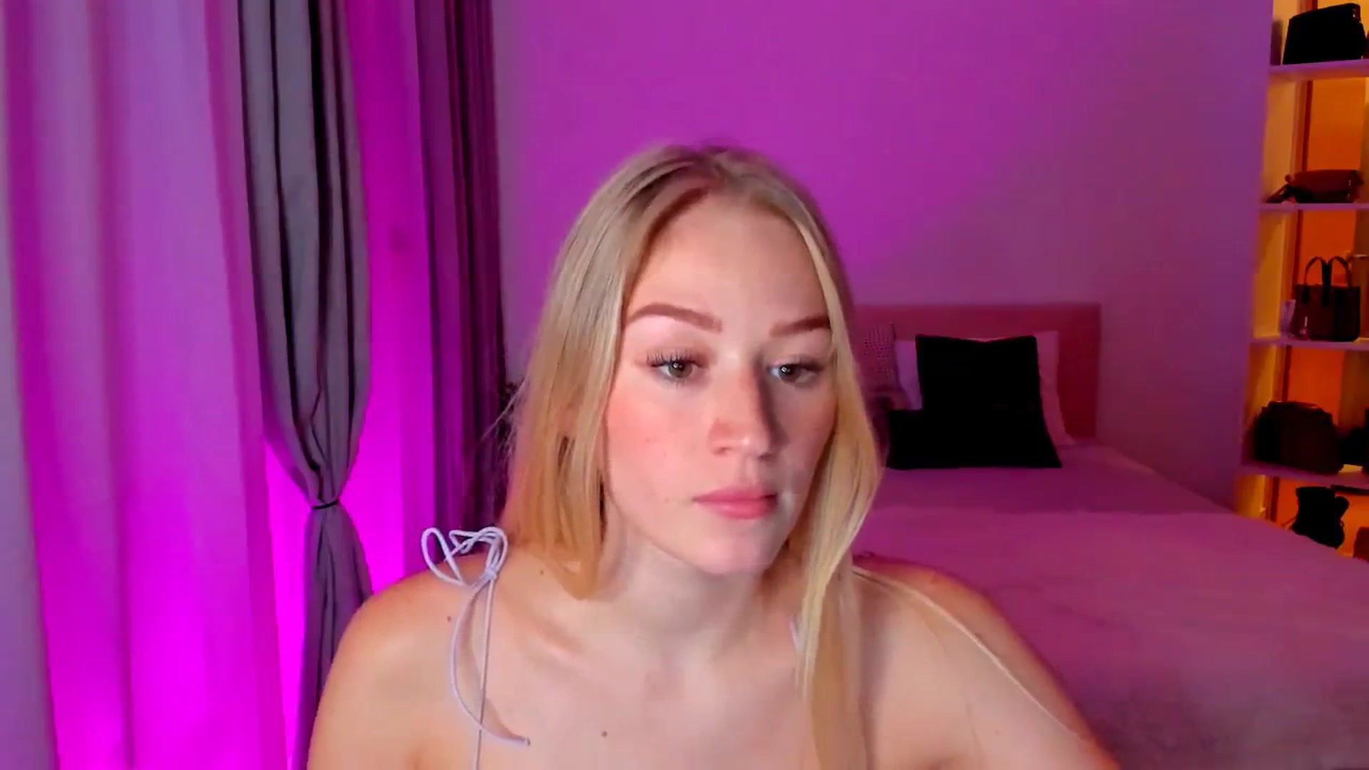 Gallery image thumbnail from CheckmyPeach's myfreecams stream on, 08/31/2024, 17:25 image 17 of 20