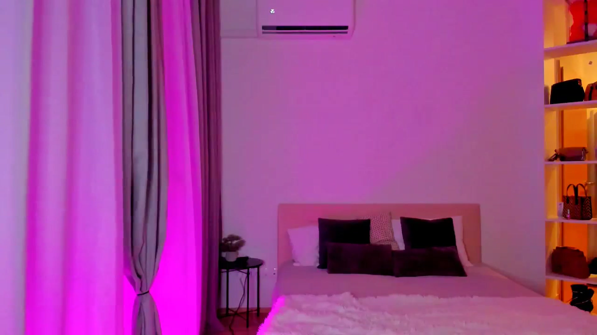 Gallery image thumbnail from CheckmyPeach's myfreecams stream on, 08/31/2024, 17:25 image 16 of 20