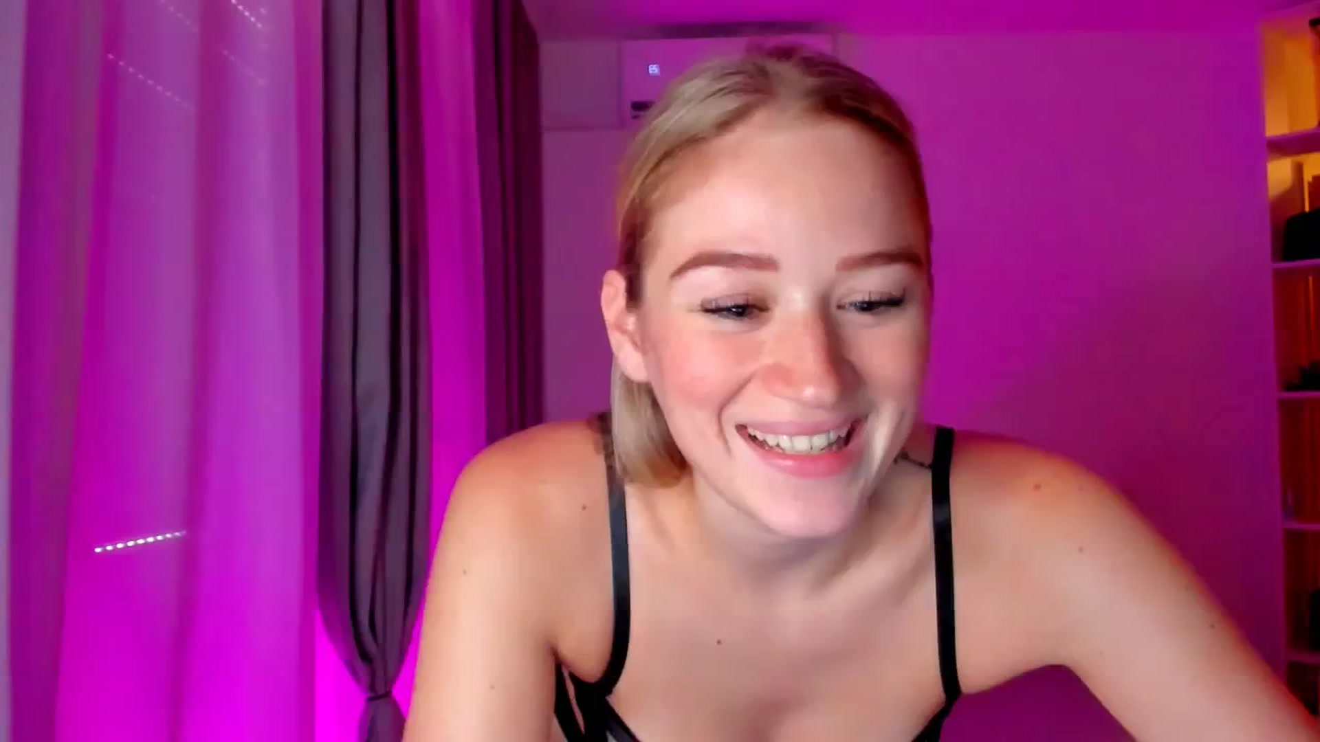 Gallery image thumbnail from CheckmyPeach's myfreecams stream on, 09/01/2024, 16:12 image 2 of 20