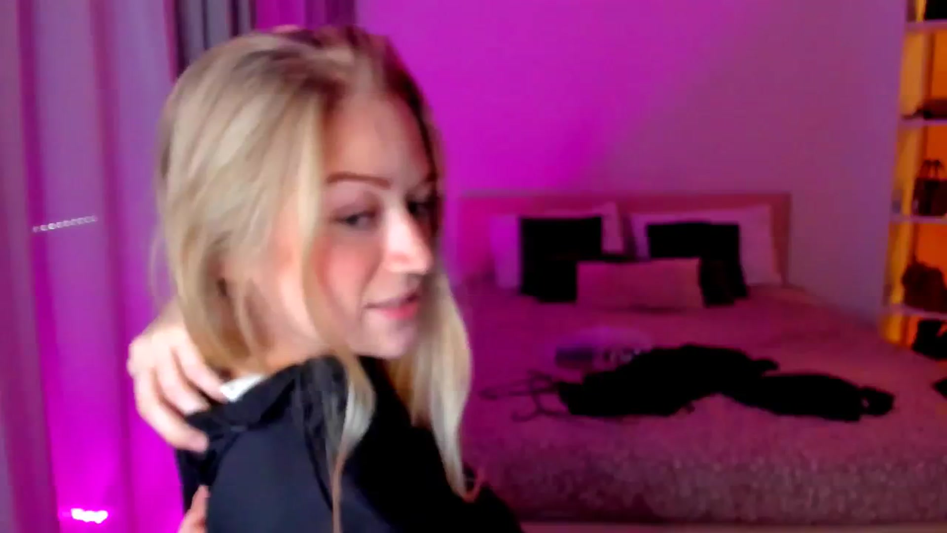 Gallery image thumbnail from CheckmyPeach's myfreecams stream on, 09/17/2024, 15:50 image 13 of 20