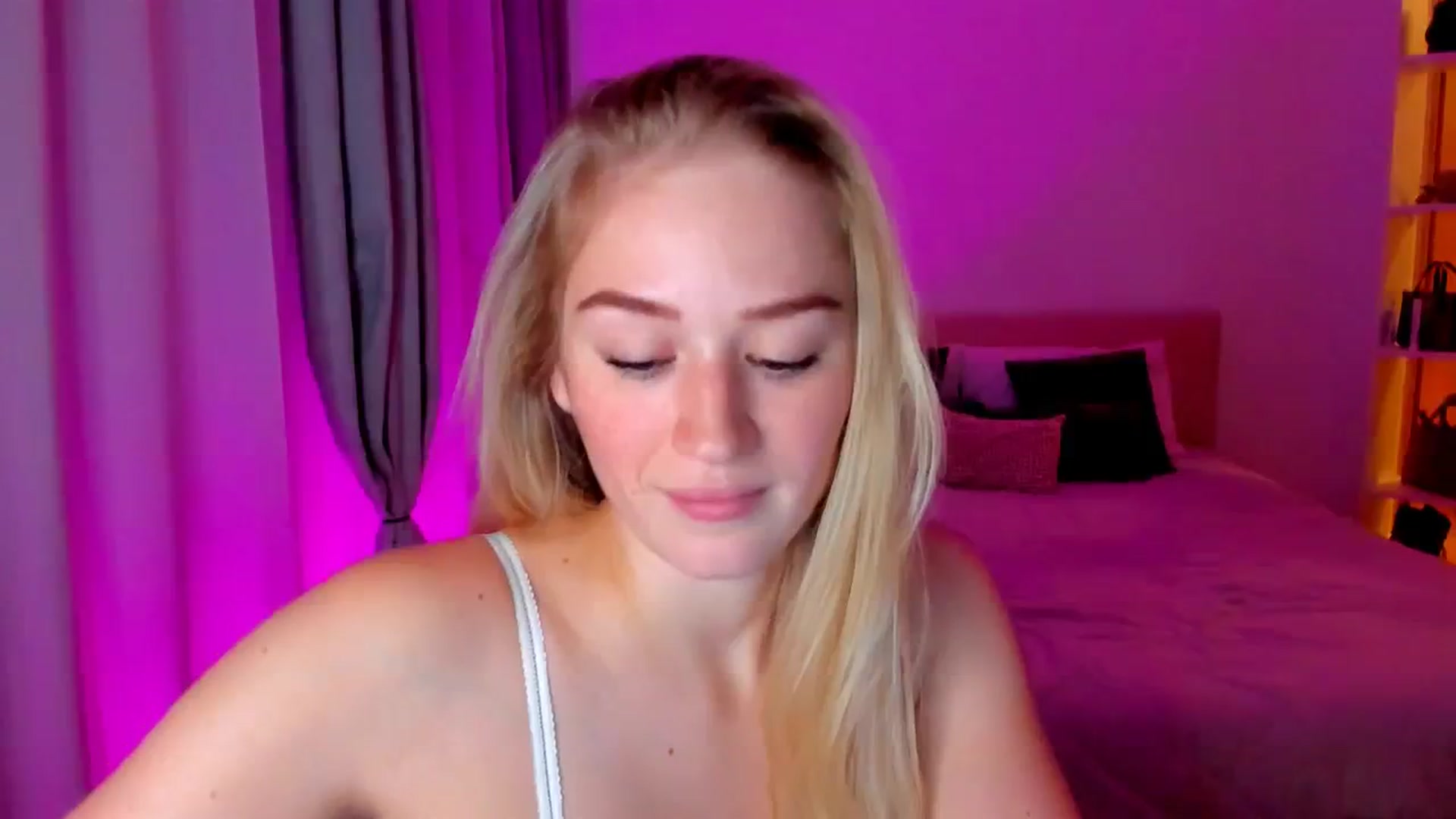Gallery image thumbnail from CheckmyPeach's myfreecams stream on, 10/06/2024, 16:00 image 9 of 20