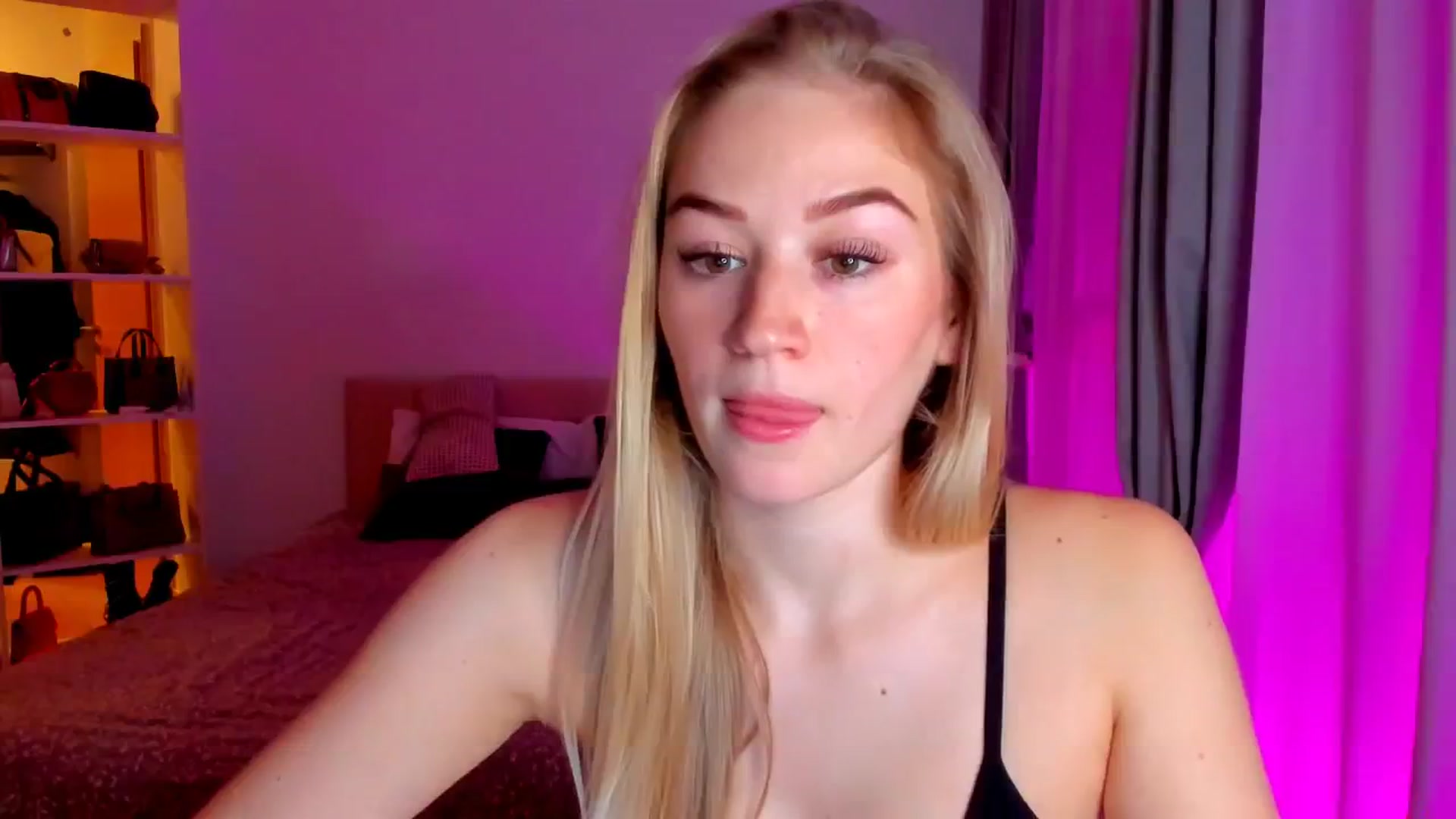 Gallery image thumbnail from CheckmyPeach's myfreecams stream on, 10/13/2024, 13:46 image 13 of 20