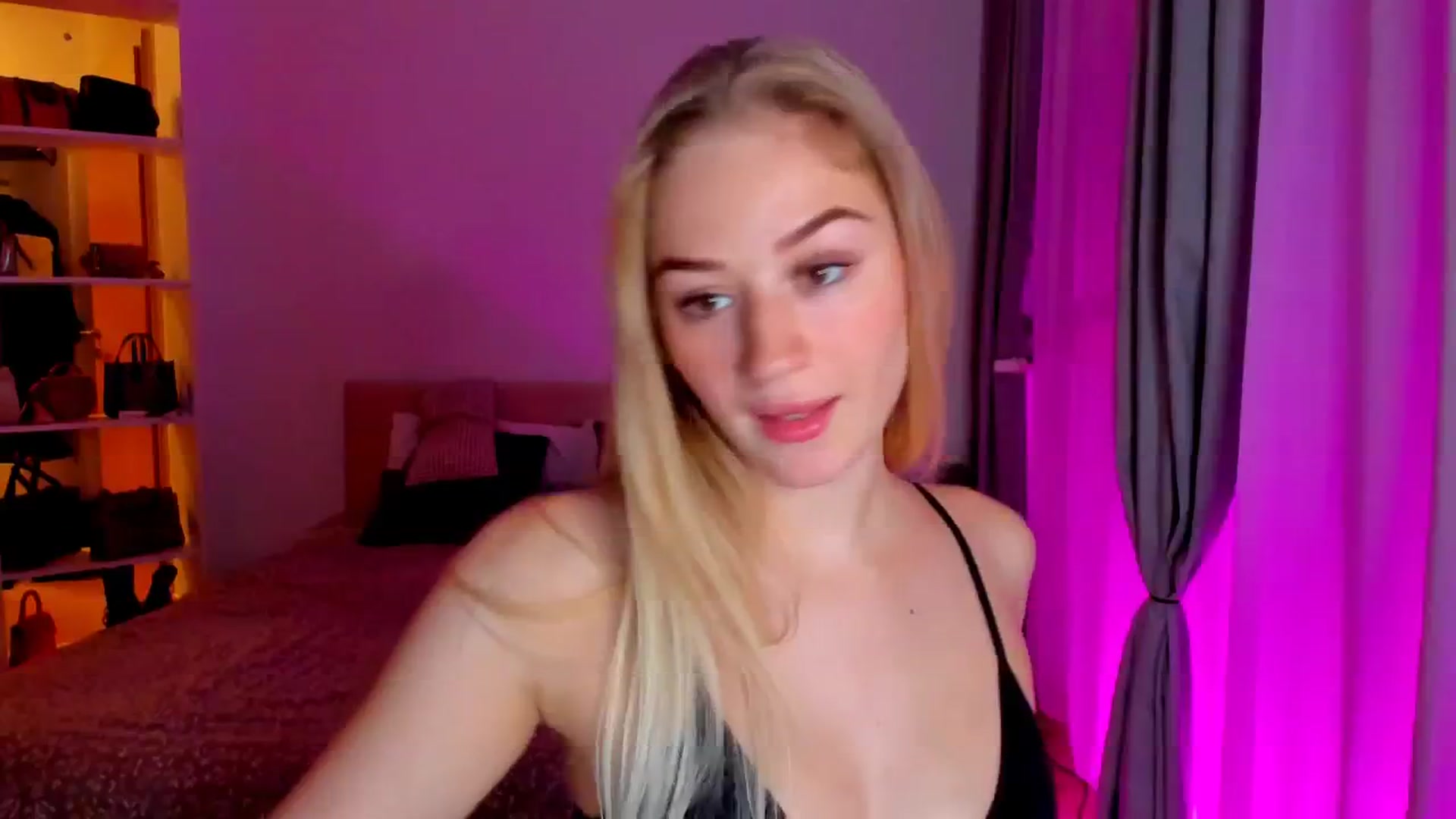 Gallery image thumbnail from CheckmyPeach's myfreecams stream on, 10/13/2024, 13:46 image 16 of 20