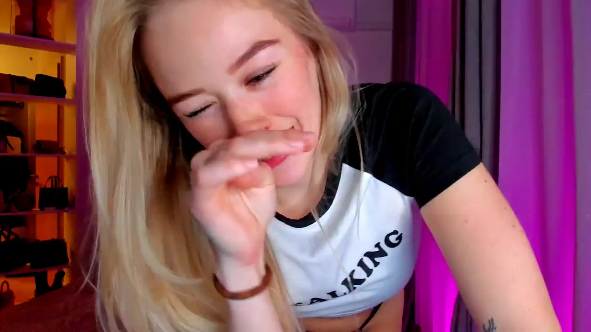 Gallery image thumbnail from CheckmyPeach's myfreecams stream on, 10/13/2024, 13:46 image 10 of 20
