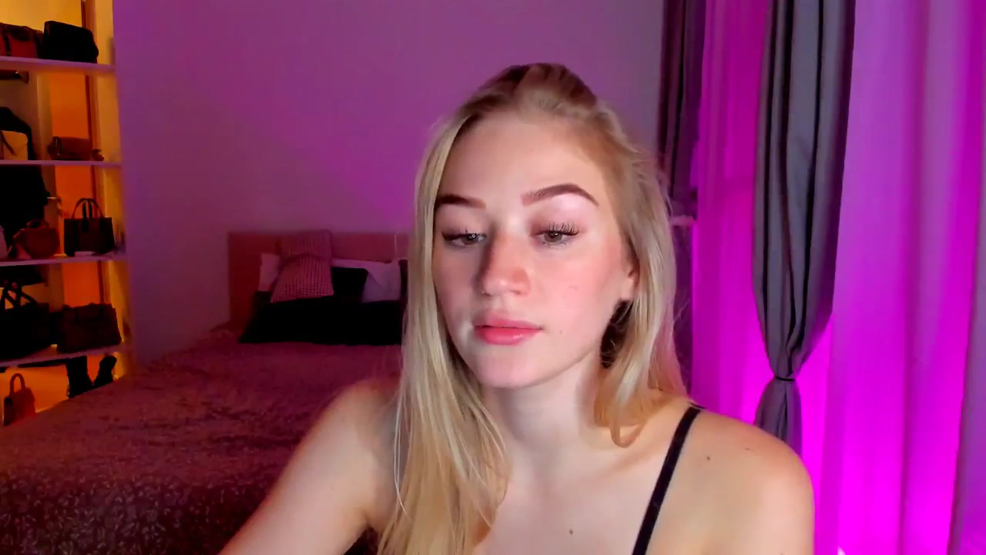 Gallery image thumbnail from CheckmyPeach's myfreecams stream on, 10/13/2024, 14:41 image 17 of 20
