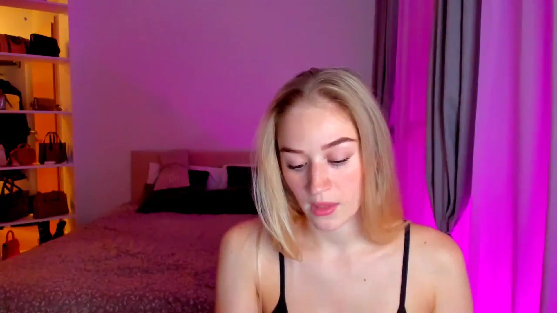 Gallery image thumbnail from CheckmyPeach's myfreecams stream on, 10/13/2024, 14:41 image 13 of 20