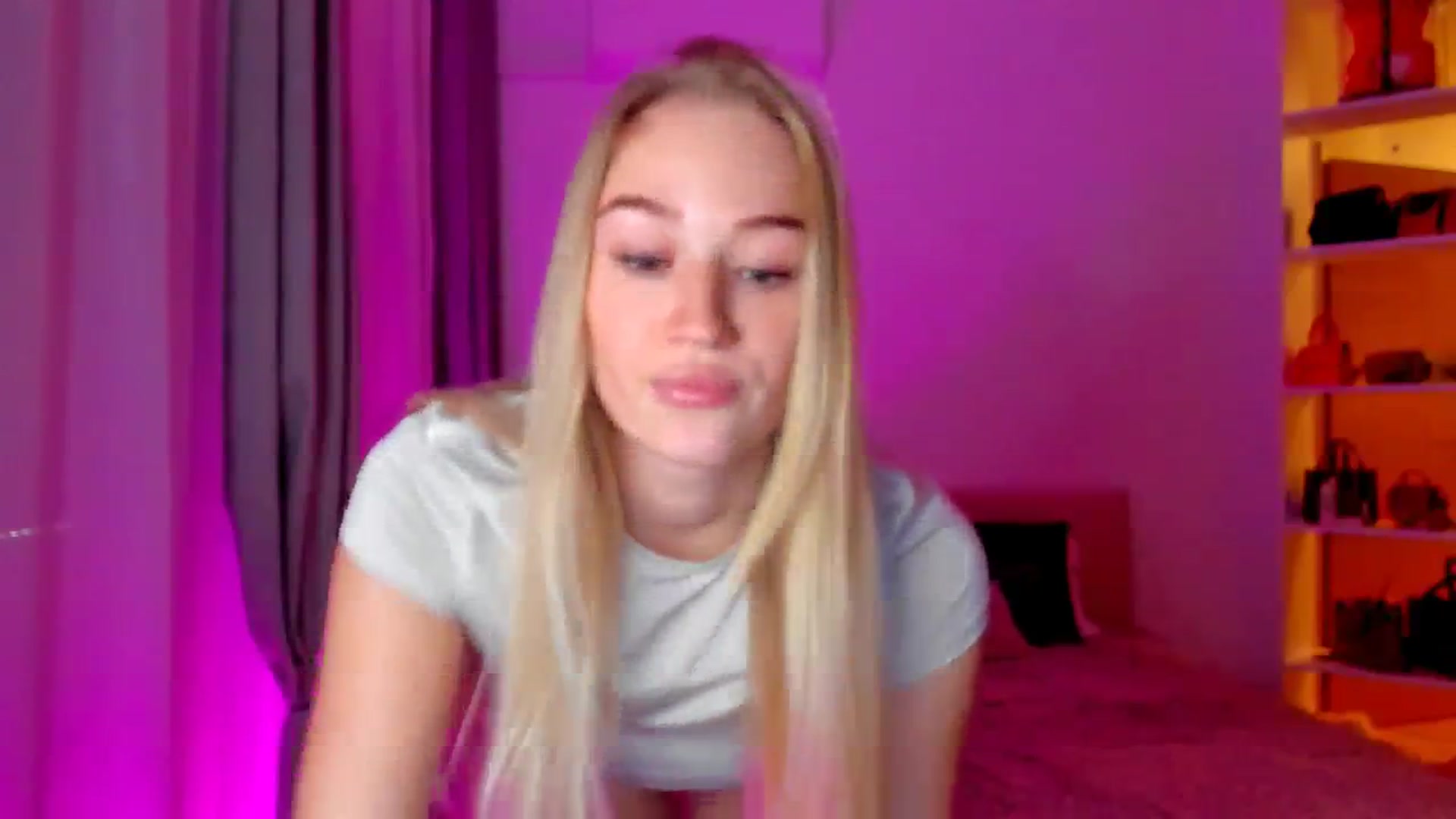 Gallery image thumbnail from CheckmyPeach's myfreecams stream on, 10/20/2024, 14:38 image 10 of 20