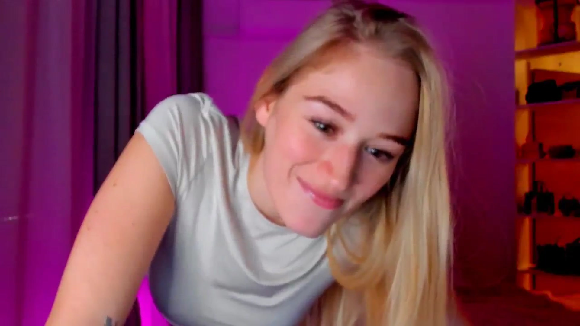Gallery image thumbnail from CheckmyPeach's myfreecams stream on, 10/20/2024, 14:38 image 15 of 20