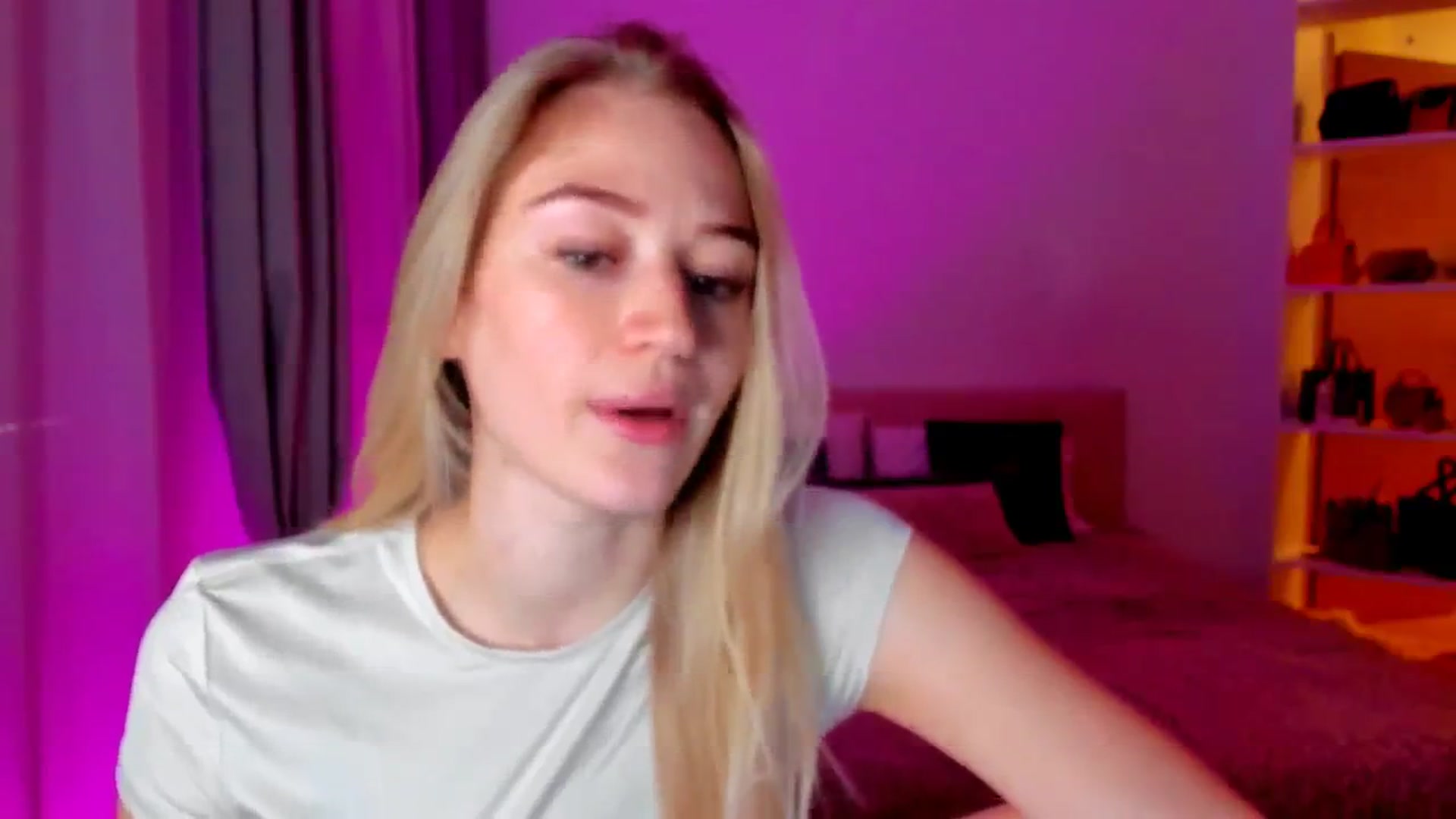 Gallery image thumbnail from CheckmyPeach's myfreecams stream on, 10/20/2024, 14:38 image 7 of 20