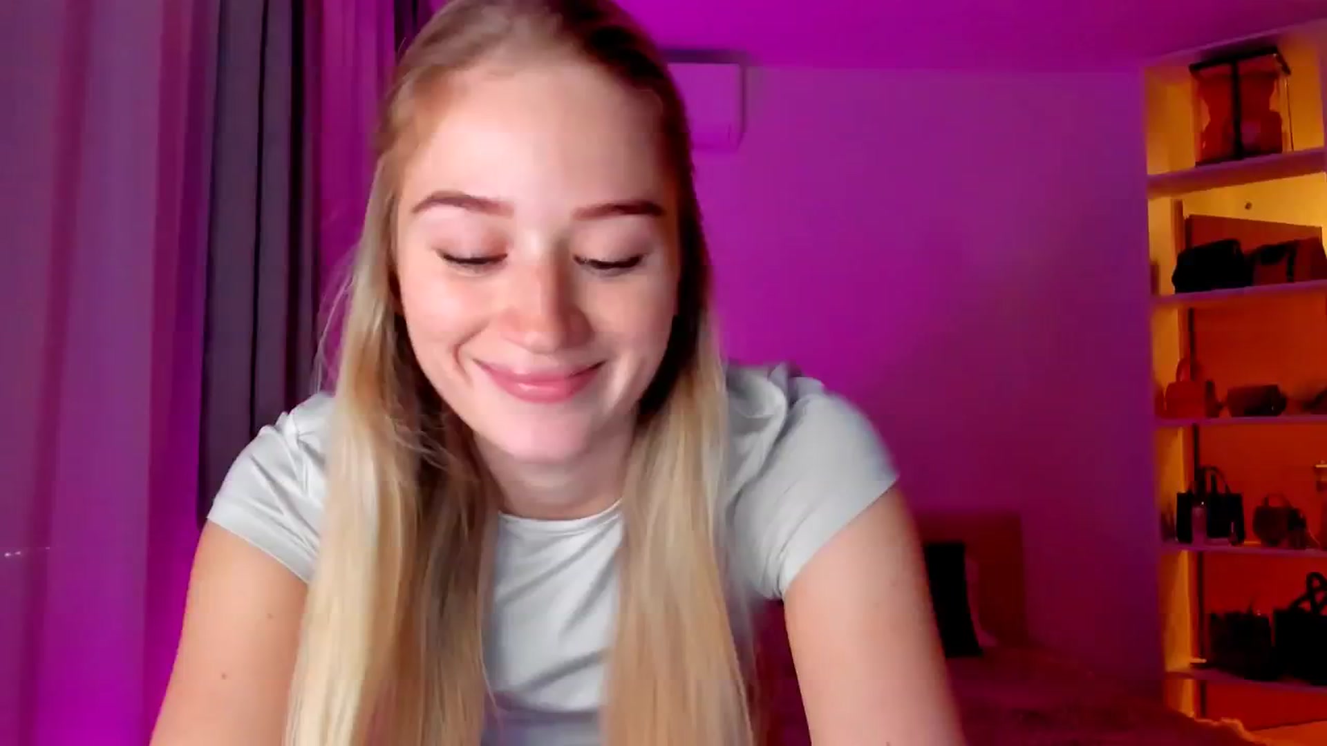 Gallery image thumbnail from CheckmyPeach's myfreecams stream on, 10/20/2024, 14:38 image 1 of 20