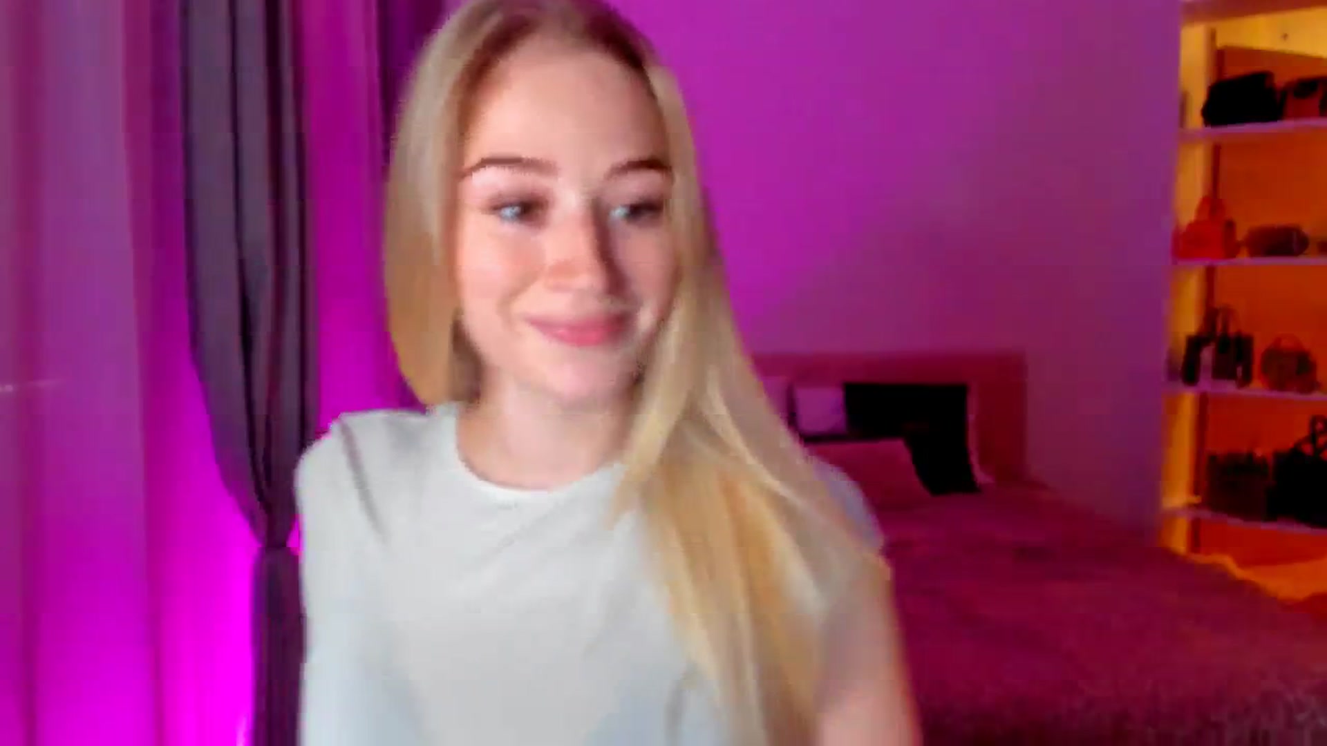 Gallery image thumbnail from CheckmyPeach's myfreecams stream on, 10/20/2024, 14:38 image 5 of 20