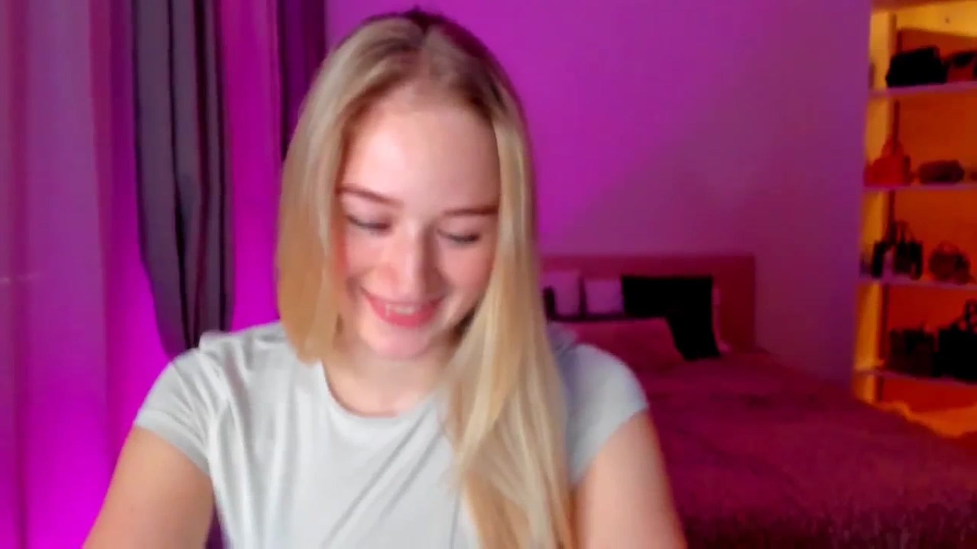 Gallery image thumbnail from CheckmyPeach's myfreecams stream on, 10/20/2024, 14:38 image 6 of 20