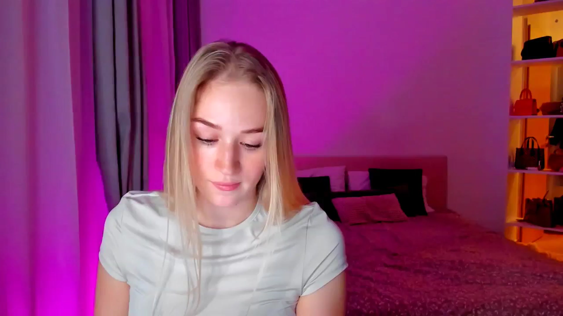 Gallery image thumbnail from CheckmyPeach's myfreecams stream on, 10/20/2024, 15:59 image 11 of 20