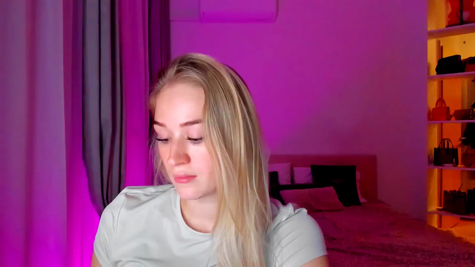 Gallery image thumbnail from CheckmyPeach's myfreecams stream on, 10/20/2024, 15:59 image 8 of 20