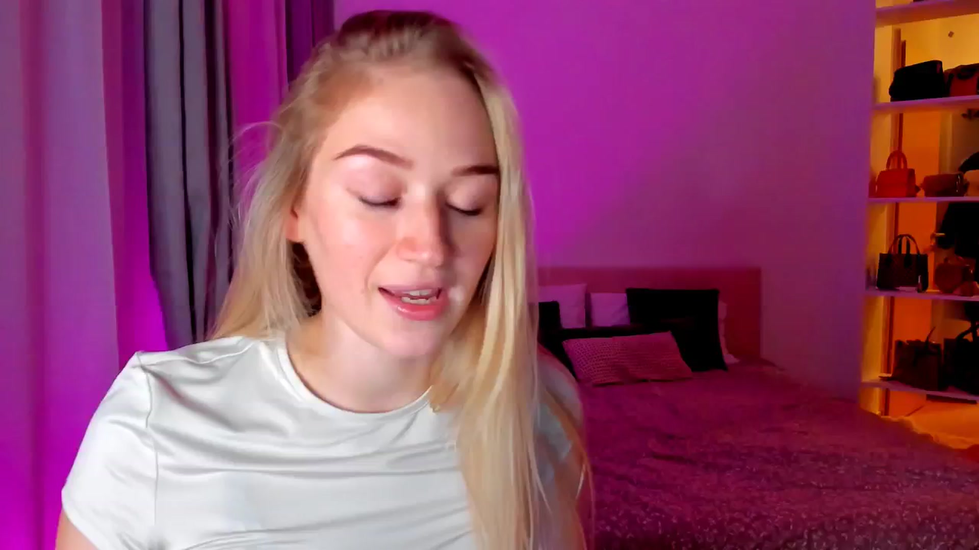 Gallery image thumbnail from CheckmyPeach's myfreecams stream on, 10/20/2024, 15:59 image 14 of 20
