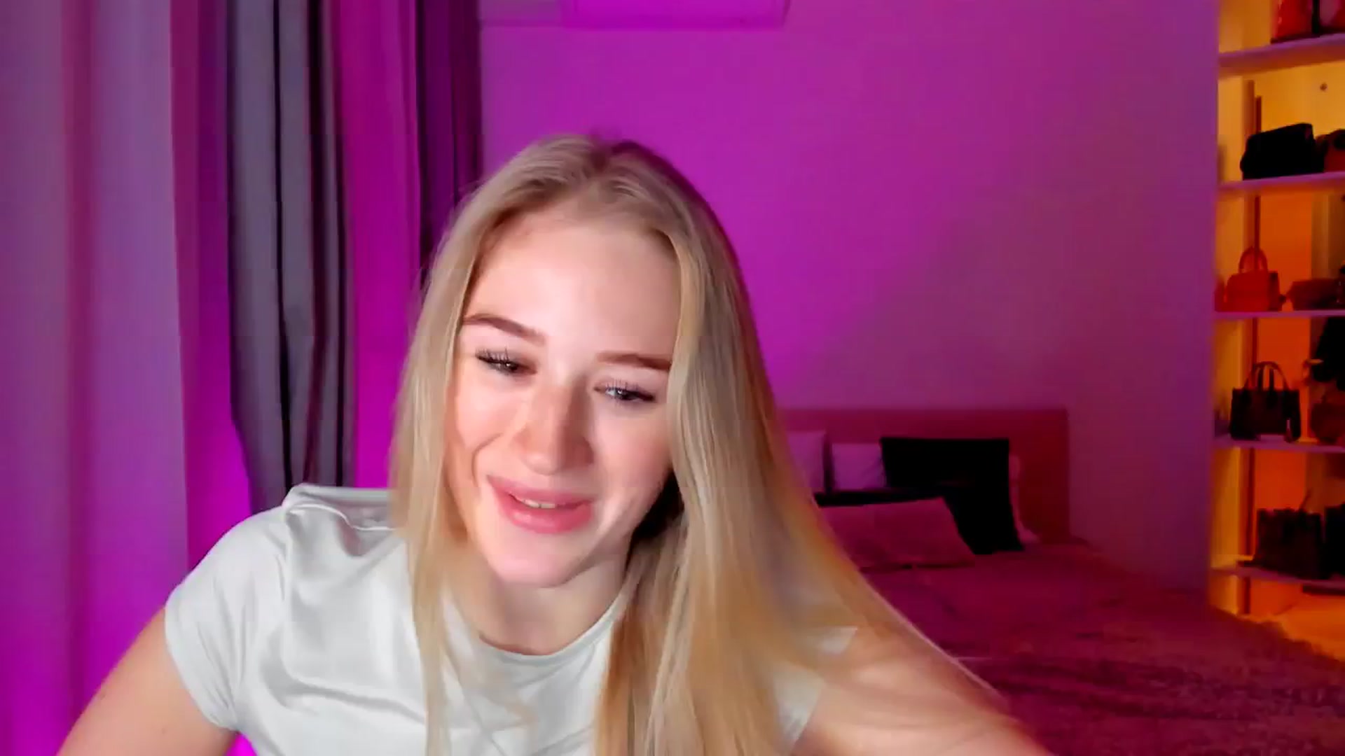 Gallery image thumbnail from CheckmyPeach's myfreecams stream on, 10/20/2024, 15:59 image 9 of 20