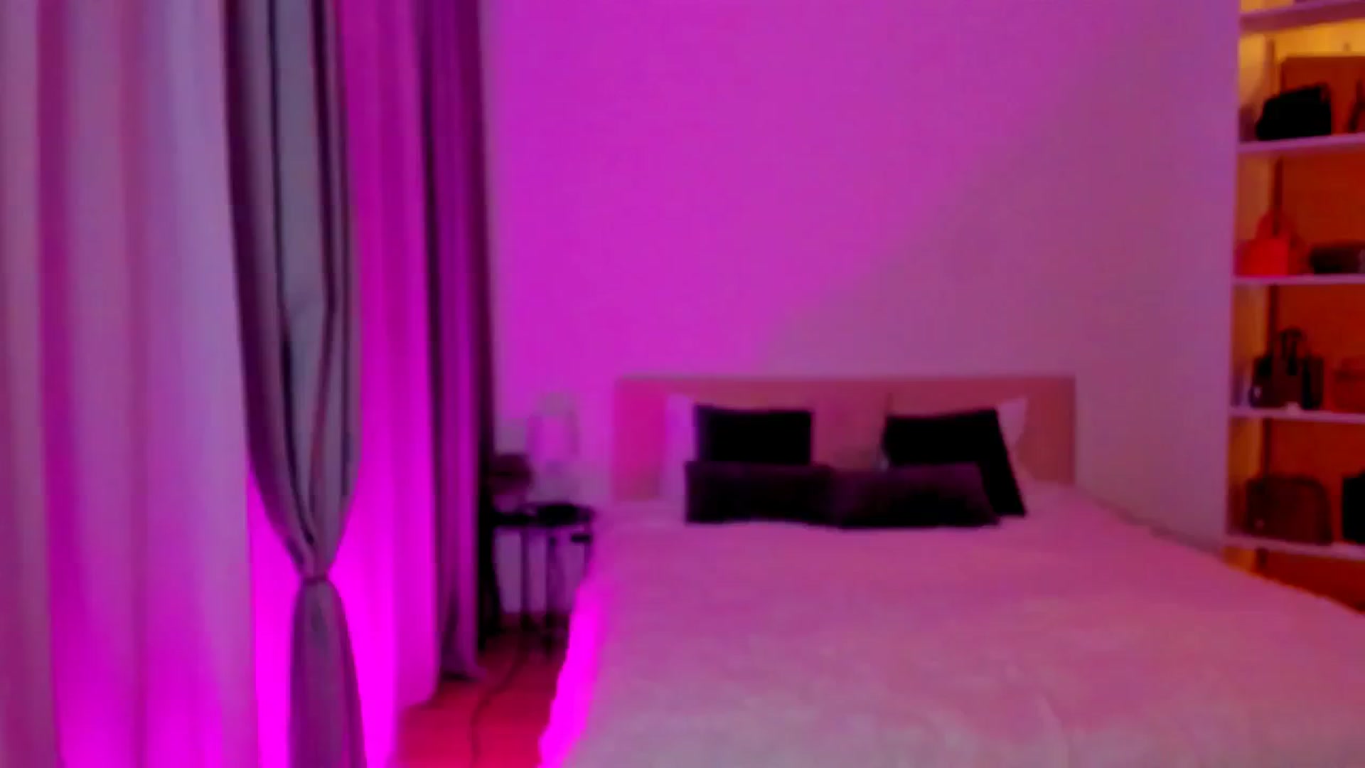 Gallery image thumbnail from CheckmyPeach's myfreecams stream on, 10/27/2024, 19:53 image 19 of 20
