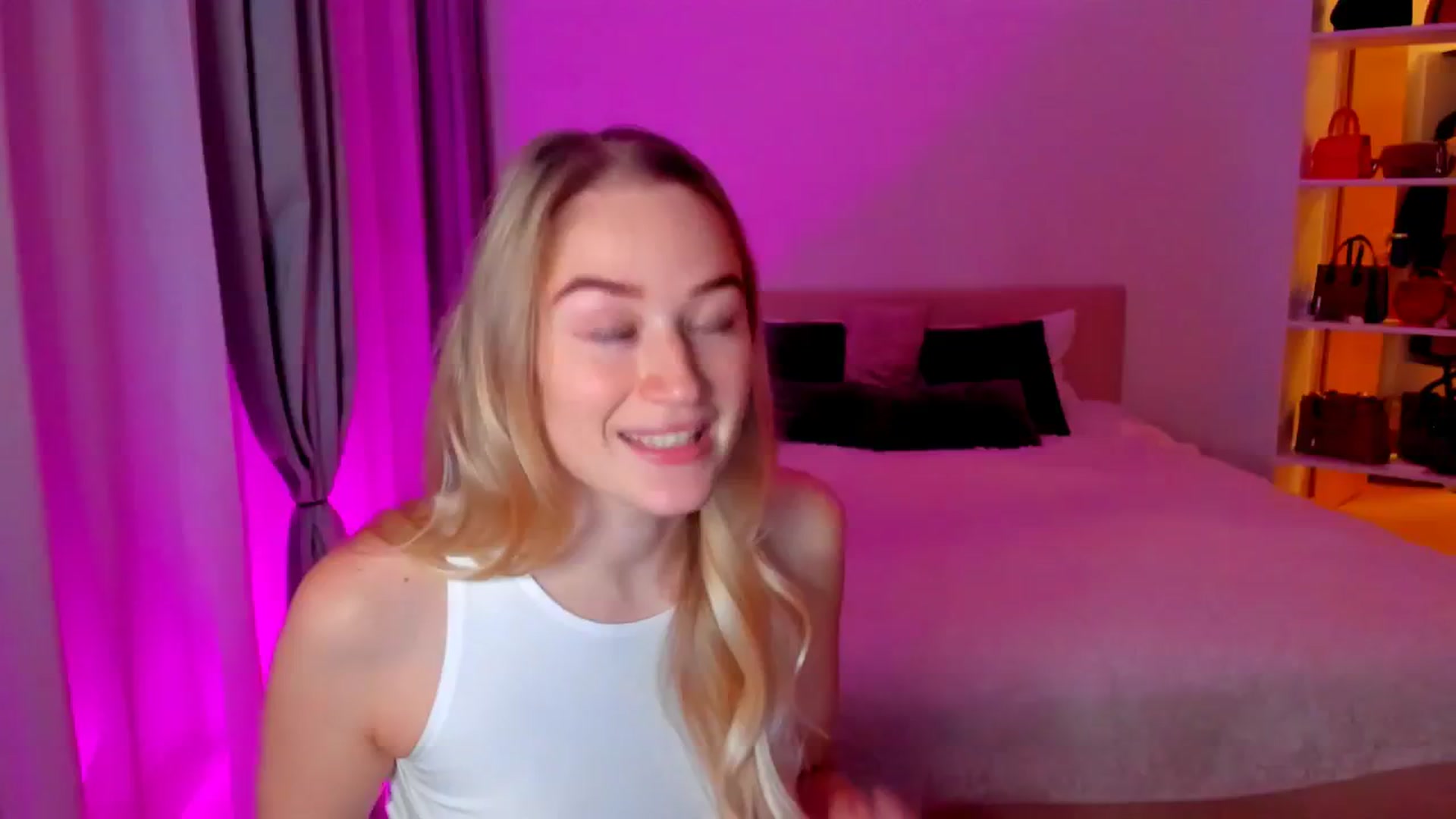 Gallery image thumbnail from CheckmyPeach's myfreecams stream on, 10/27/2024, 19:53 image 2 of 20