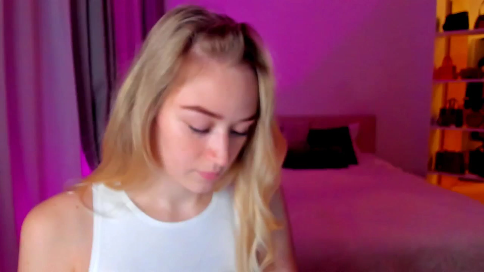 Gallery image thumbnail from CheckmyPeach's myfreecams stream on, 10/27/2024, 19:53 image 5 of 20