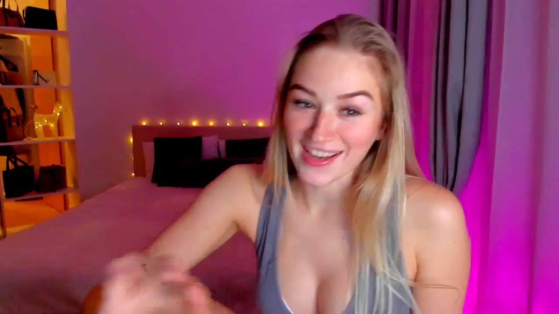 Gallery image thumbnail from CheckmyPeach's myfreecams stream on, 11/23/2024, 19:24 image 12 of 20