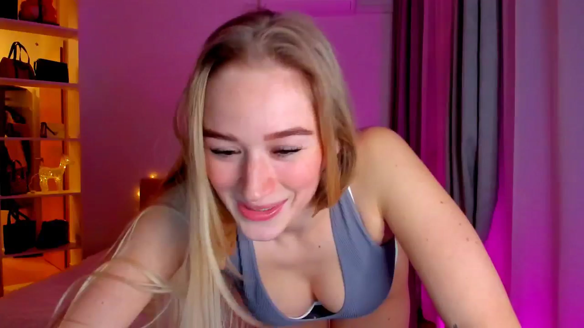 Gallery image thumbnail from CheckmyPeach's myfreecams stream on, 11/23/2024, 19:24 image 13 of 20