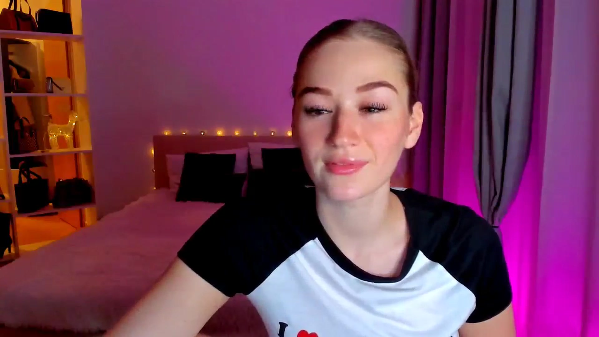 Gallery image thumbnail from CheckmyPeach's myfreecams stream on, 11/24/2024, 16:17 image 12 of 20