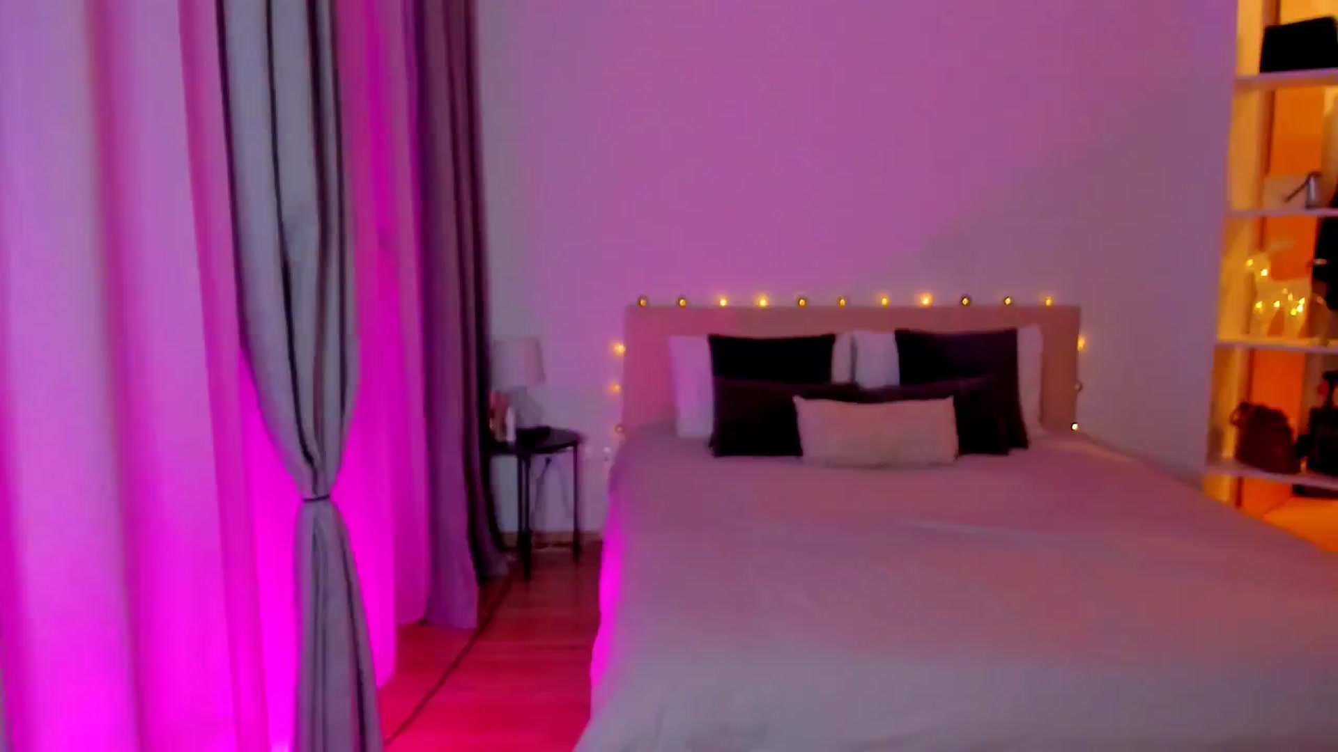 Gallery image thumbnail from CheckmyPeach's myfreecams stream on, 11/30/2024, 17:08 image 14 of 20
