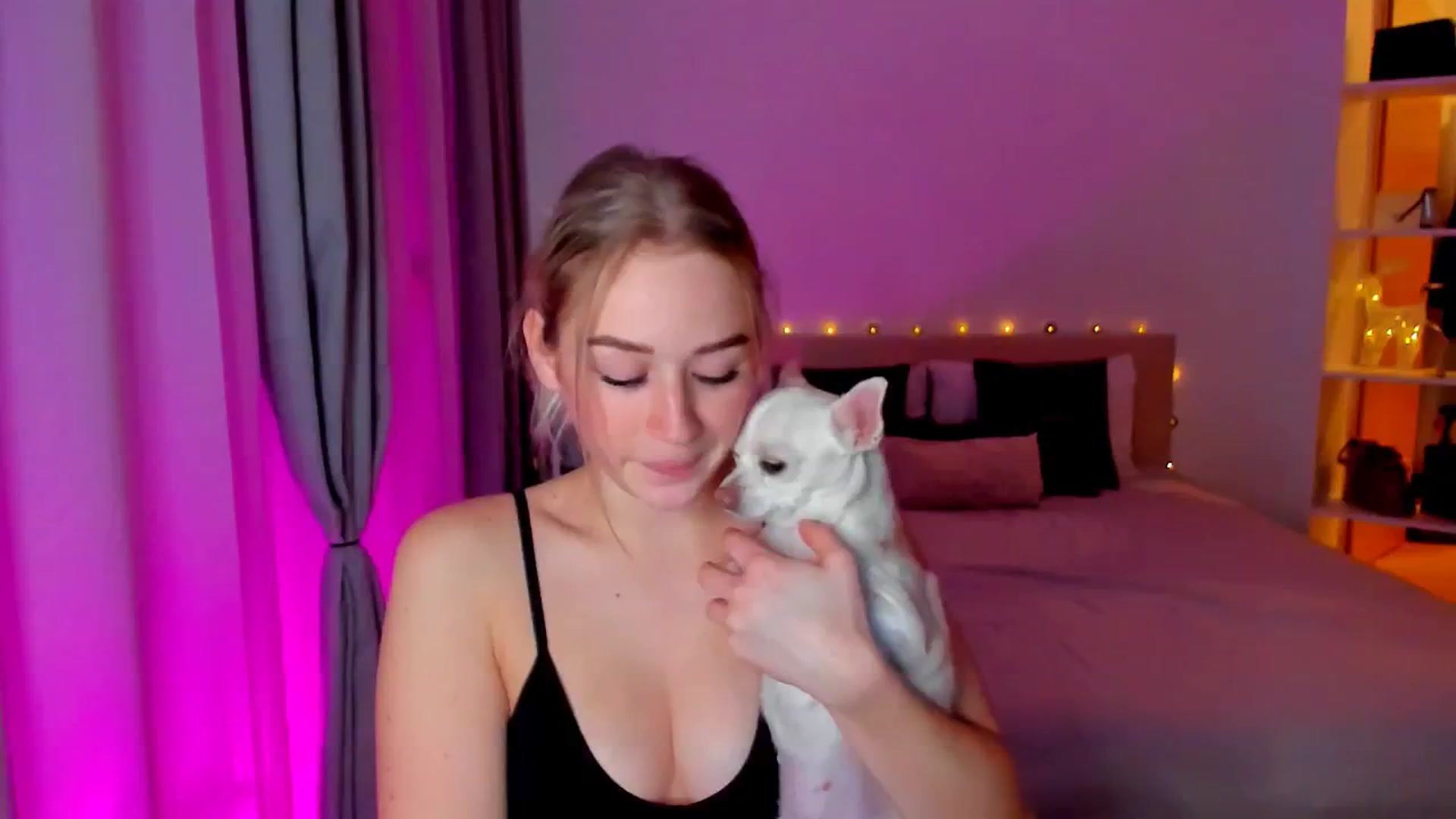 Gallery image thumbnail from CheckmyPeach's myfreecams stream on, 11/30/2024, 17:08 image 17 of 20