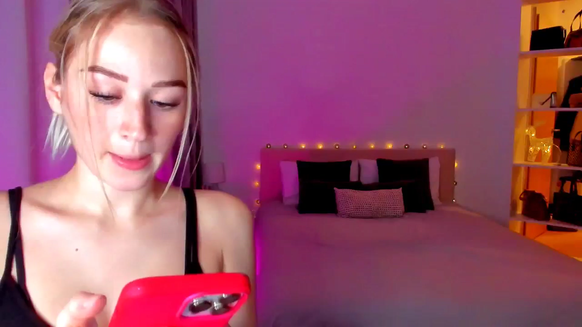 Gallery image thumbnail from CheckmyPeach's myfreecams stream on, 11/30/2024, 17:08 image 8 of 20
