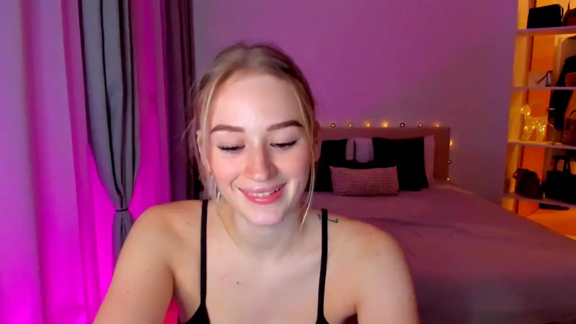 Gallery image thumbnail from CheckmyPeach's myfreecams stream on, 11/30/2024, 17:08 image 9 of 20