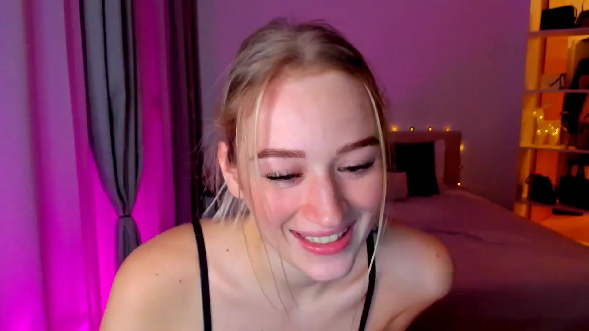 Gallery image thumbnail from CheckmyPeach's myfreecams stream on, 11/30/2024, 17:08 image 12 of 20