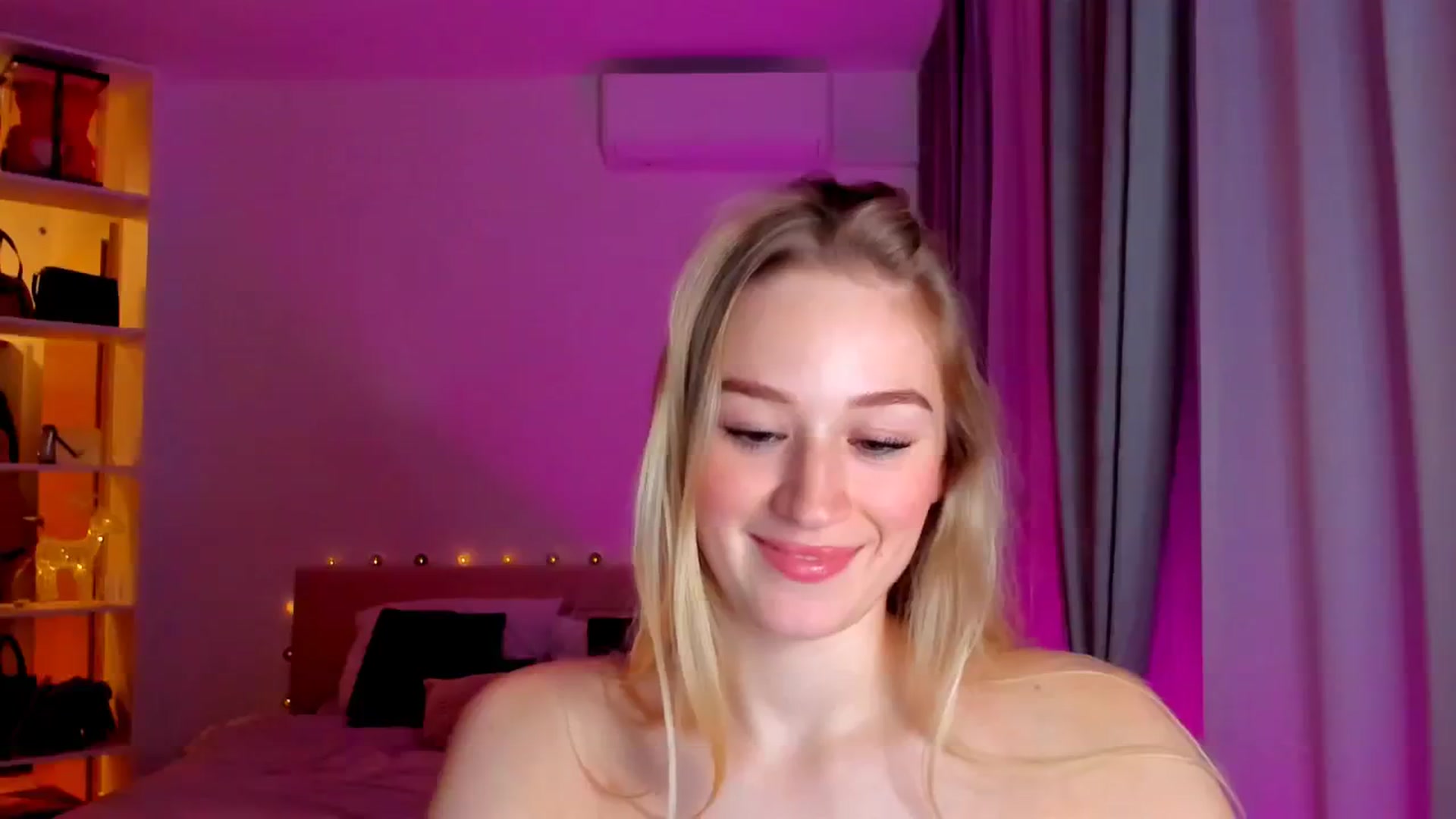 Gallery image thumbnail from CheckmyPeach's myfreecams stream on, 12/07/2024, 18:12 image 18 of 20