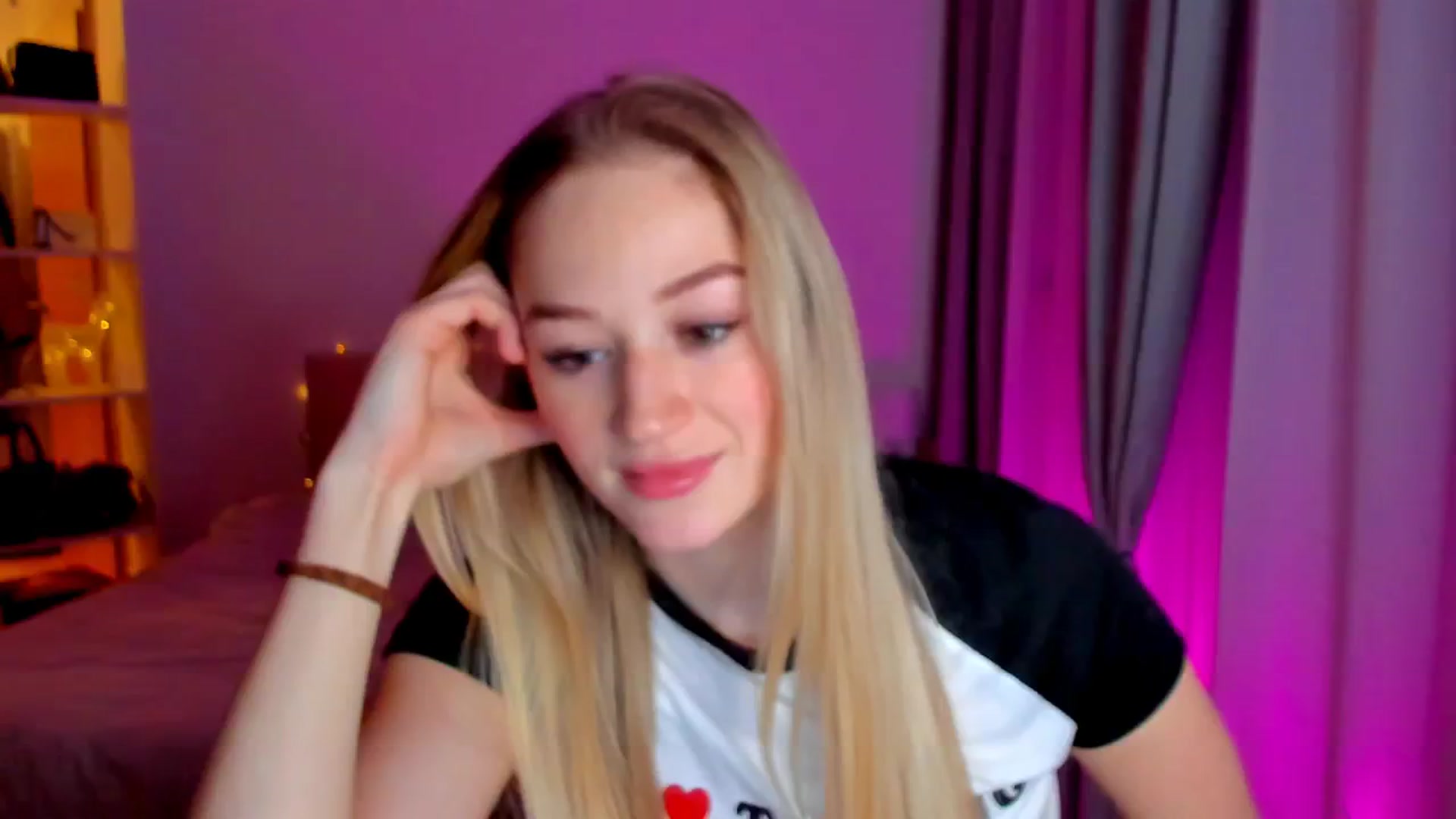 Gallery image thumbnail from CheckmyPeach's myfreecams stream on, 12/07/2024, 18:12 image 13 of 20