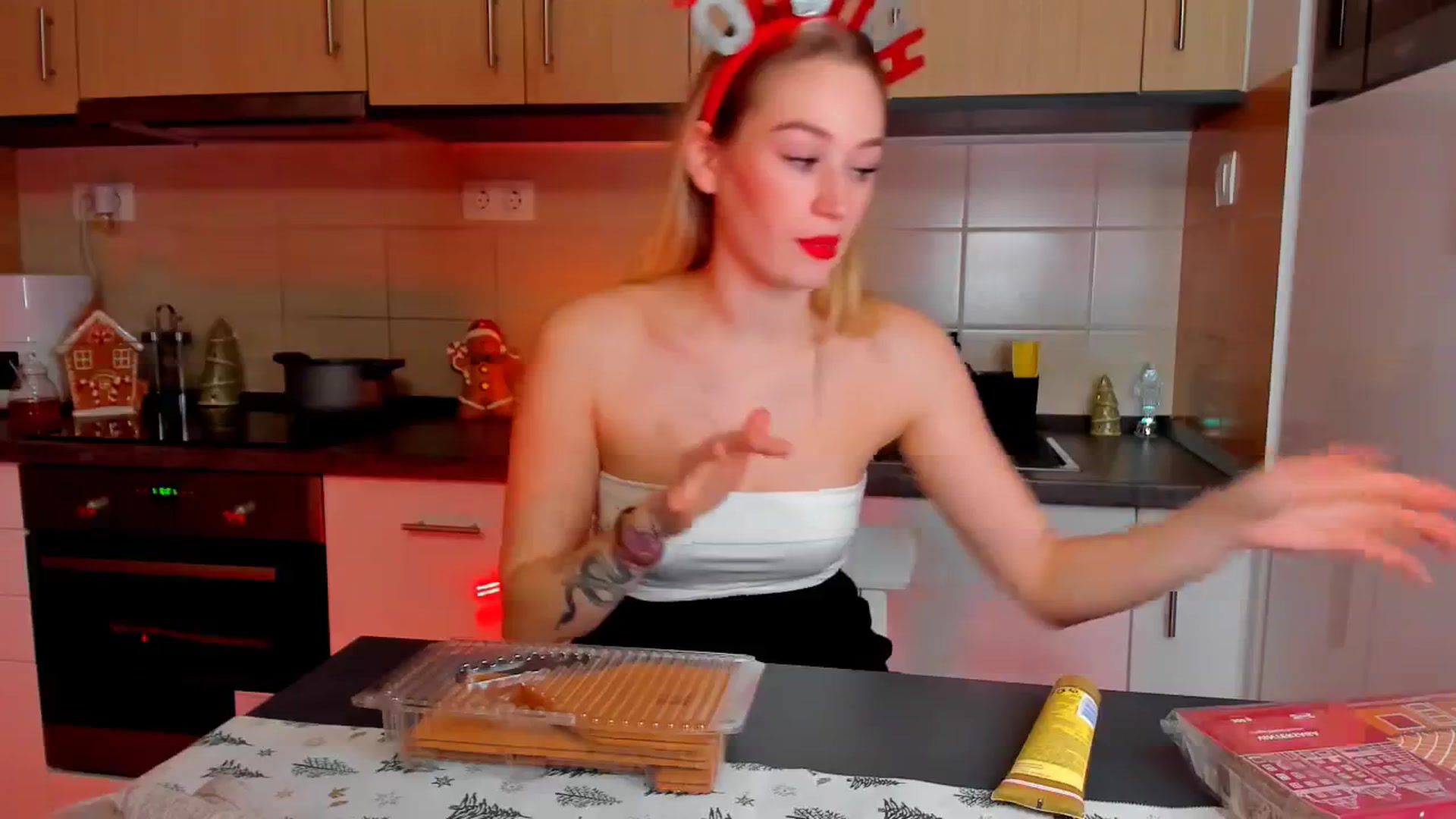 Gallery image thumbnail from CheckmyPeach's myfreecams stream on, 12/22/2024, 17:19 image 2 of 20