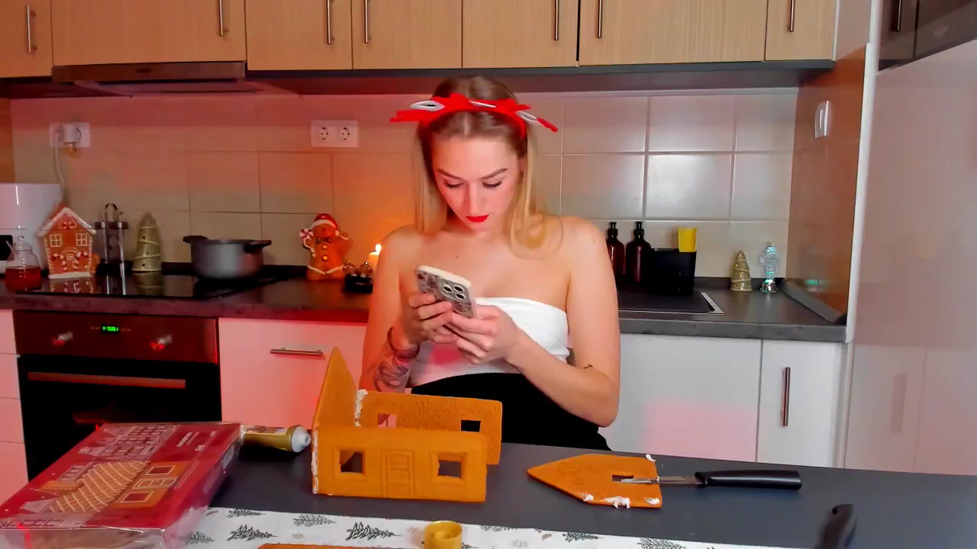 Gallery image thumbnail from CheckmyPeach's myfreecams stream on, 12/22/2024, 17:19 image 8 of 20