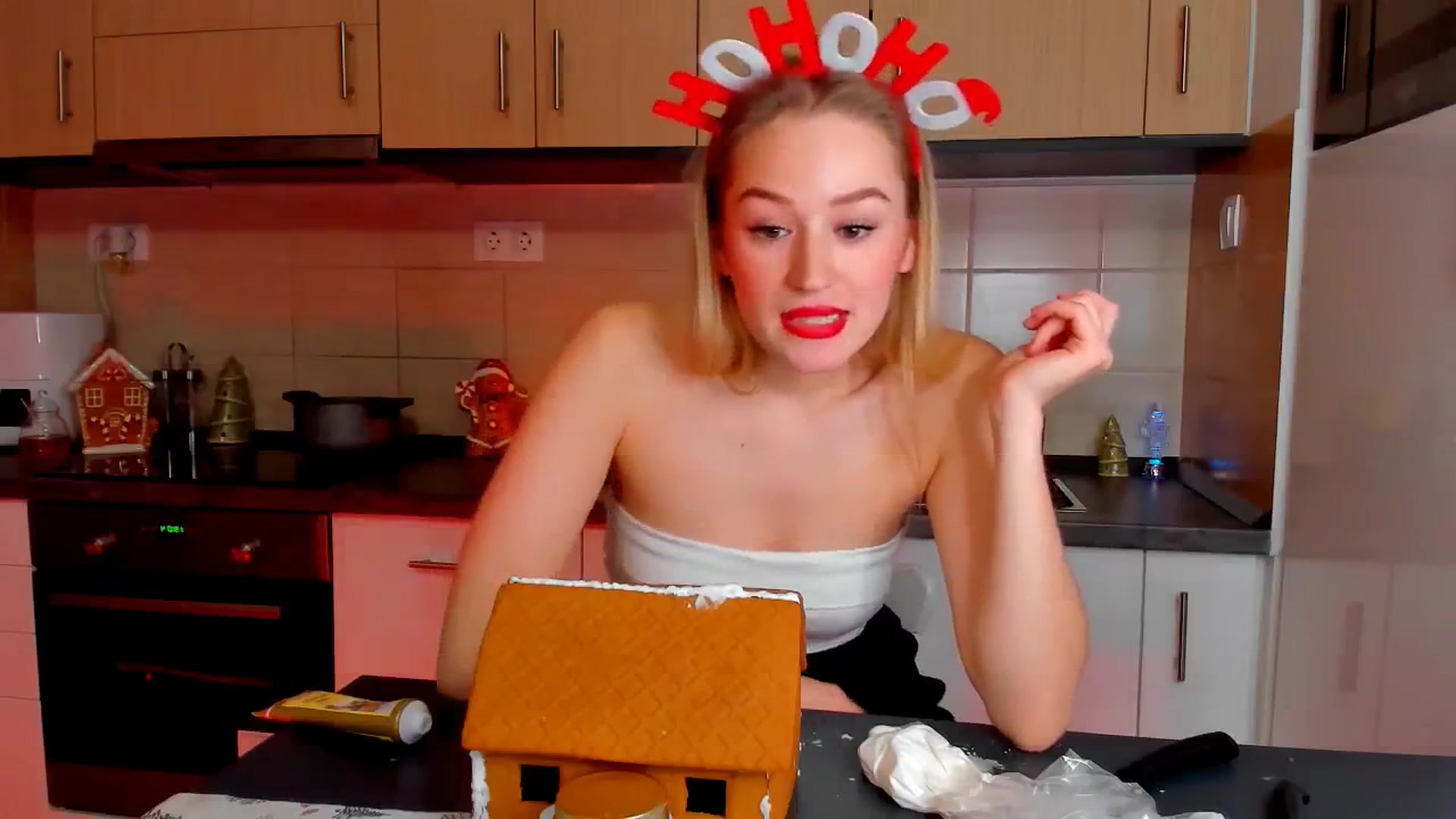 Gallery image thumbnail from CheckmyPeach's myfreecams stream on, 12/22/2024, 17:19 image 19 of 20