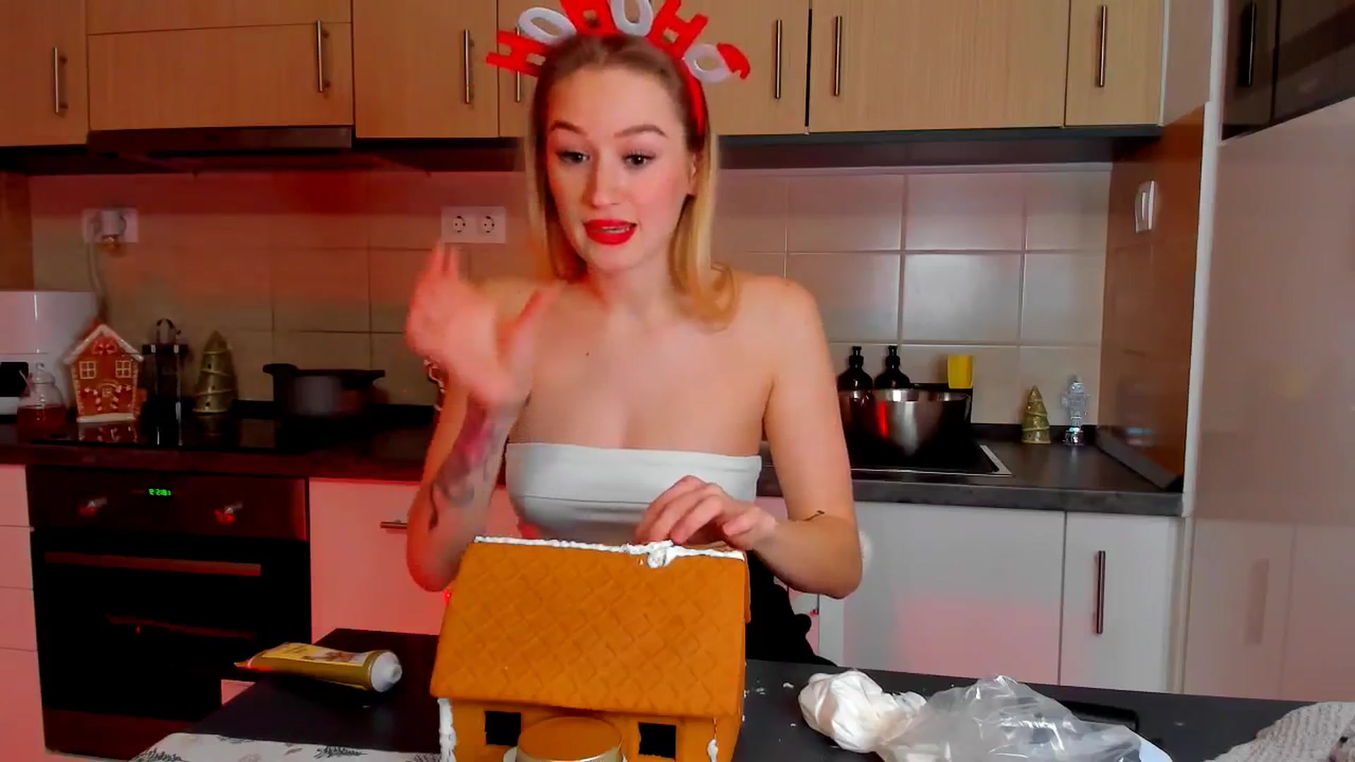 Gallery image thumbnail from CheckmyPeach's myfreecams stream on, 12/22/2024, 17:19 image 18 of 20