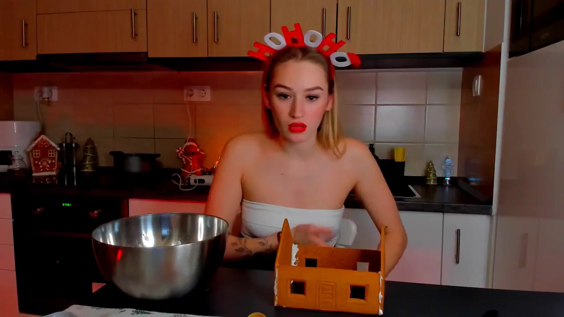 Gallery image thumbnail from CheckmyPeach's myfreecams stream on, 12/22/2024, 17:19 image 12 of 20