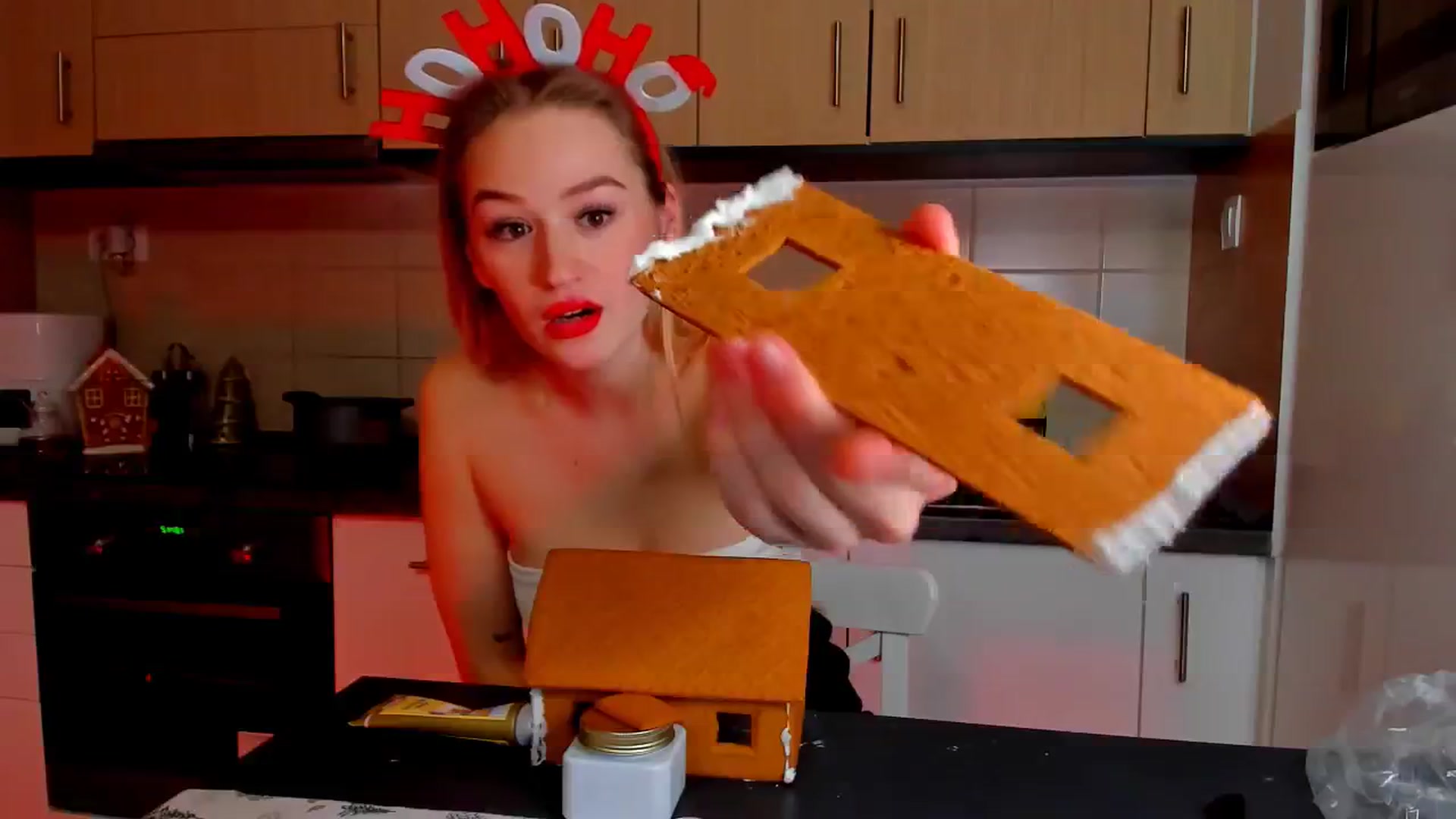 Gallery image thumbnail from CheckmyPeach's myfreecams stream on, 12/22/2024, 17:19 image 15 of 20