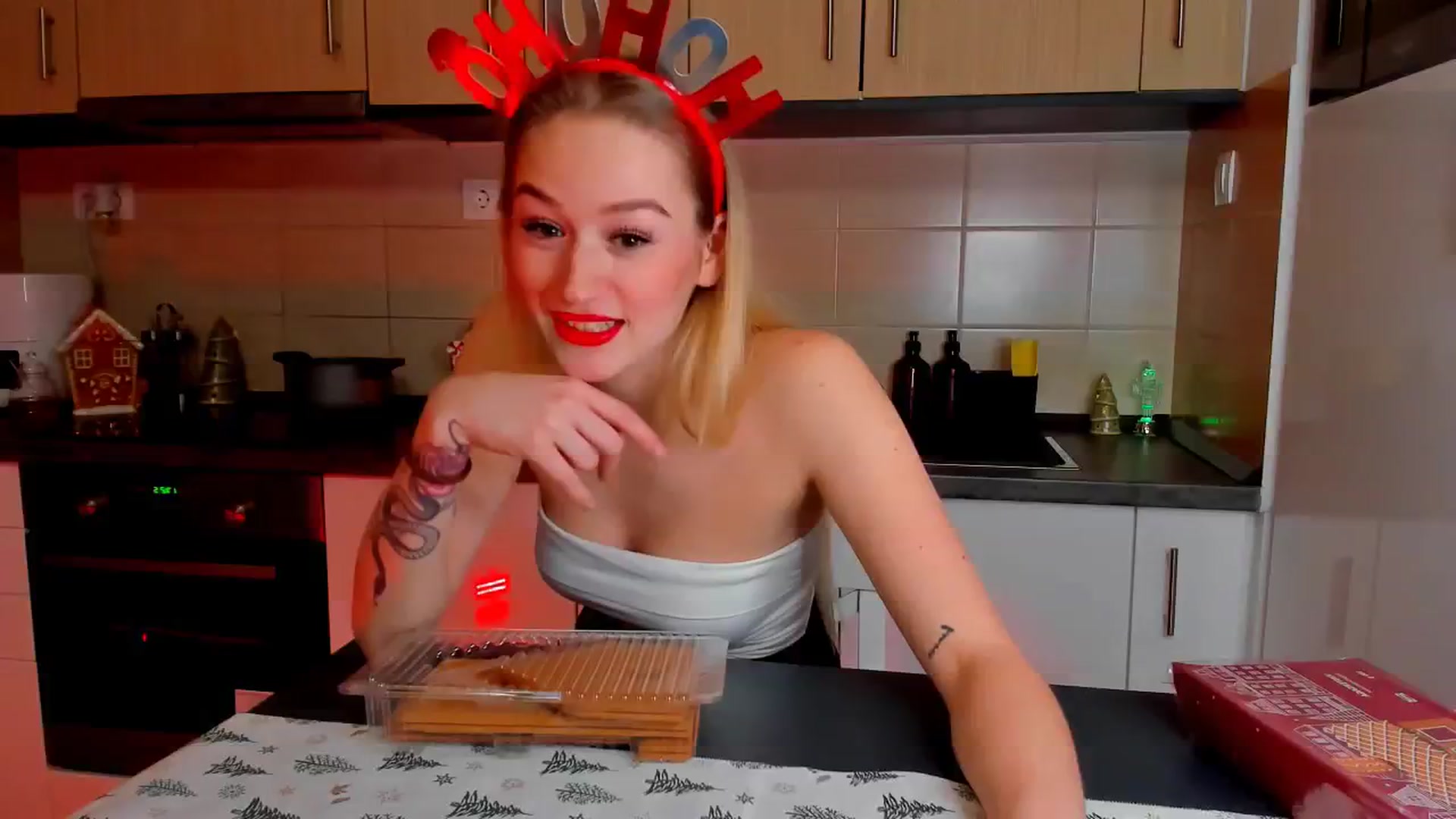 Gallery image thumbnail from CheckmyPeach's myfreecams stream on, 12/22/2024, 17:19 image 1 of 20