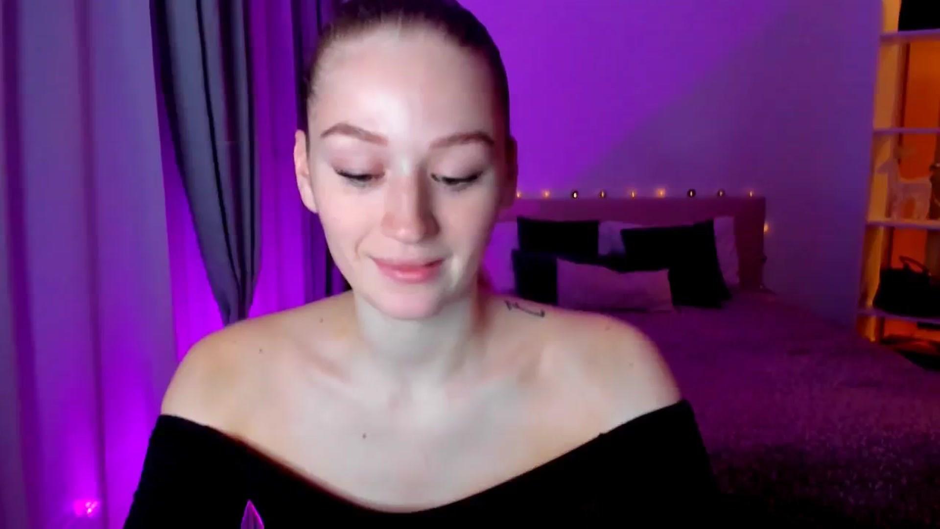 Gallery image thumbnail from CheckmyPeach's myfreecams stream on, 12/28/2024, 17:10 image 16 of 20