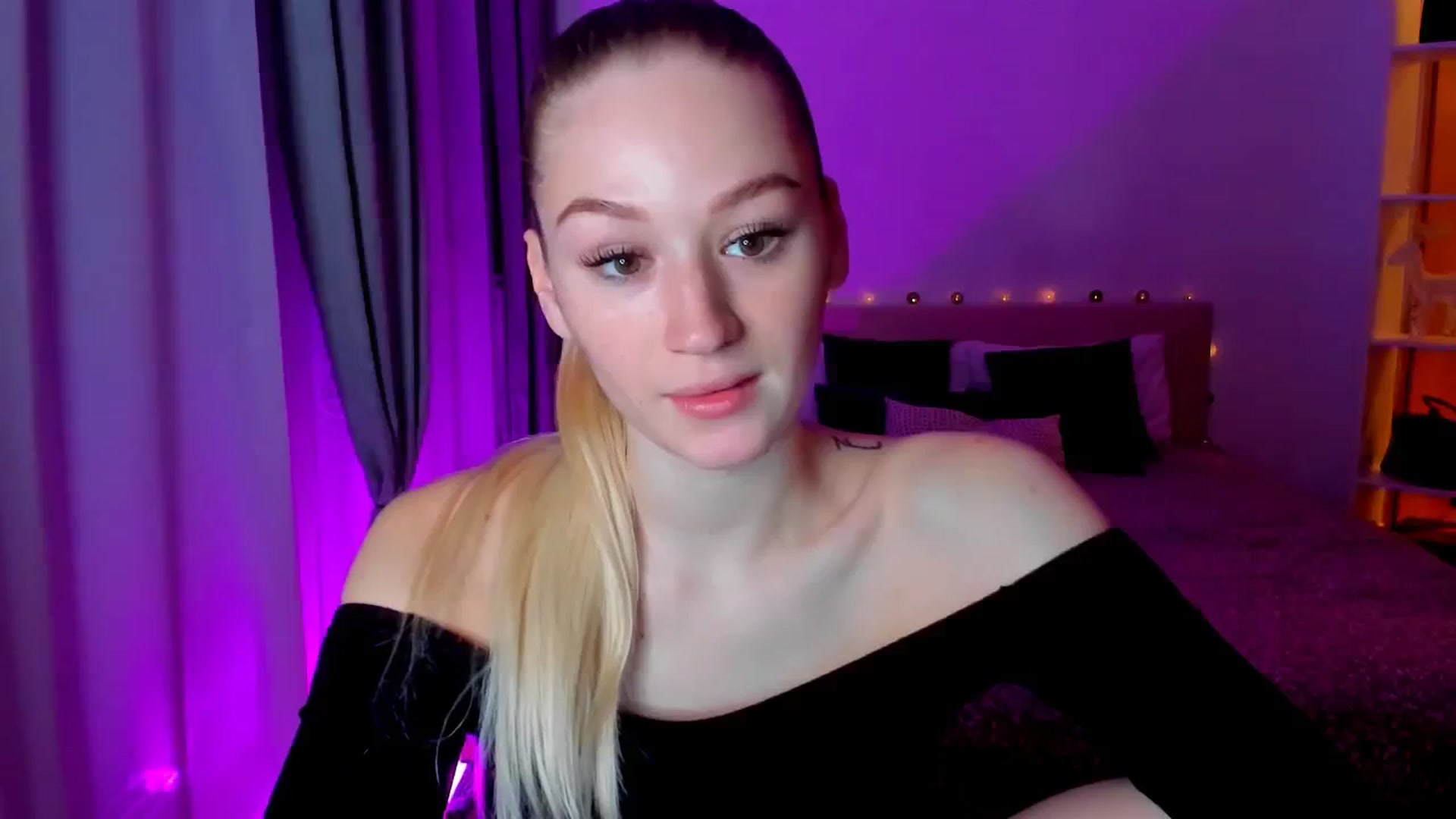 Gallery image thumbnail from CheckmyPeach's myfreecams stream on, 12/28/2024, 17:10 image 5 of 20
