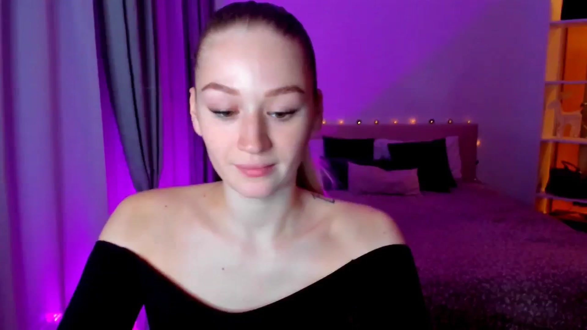 Gallery image thumbnail from CheckmyPeach's myfreecams stream on, 12/28/2024, 17:10 image 18 of 20