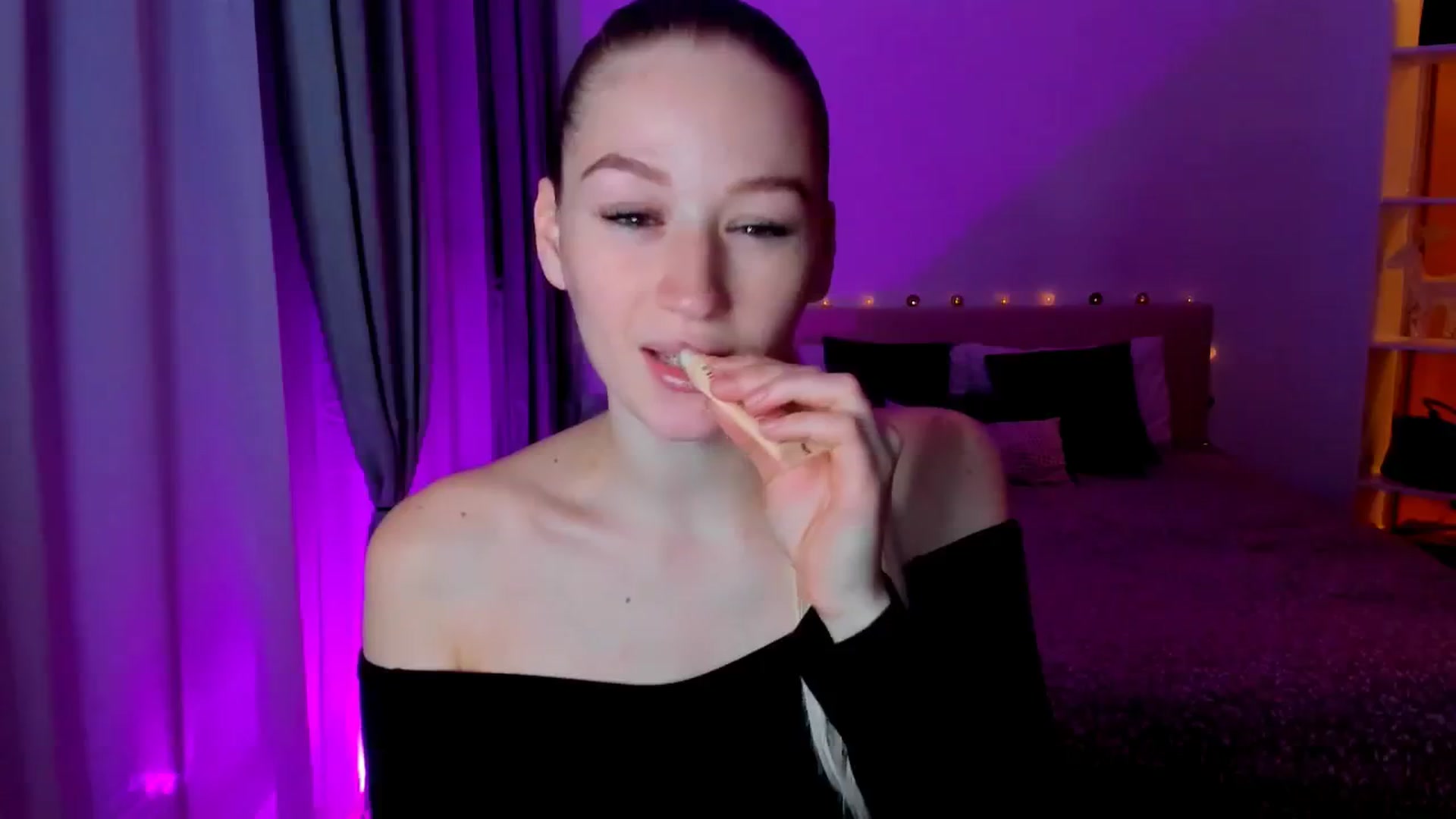 Gallery image thumbnail from CheckmyPeach's myfreecams stream on, 12/28/2024, 17:10 image 7 of 20