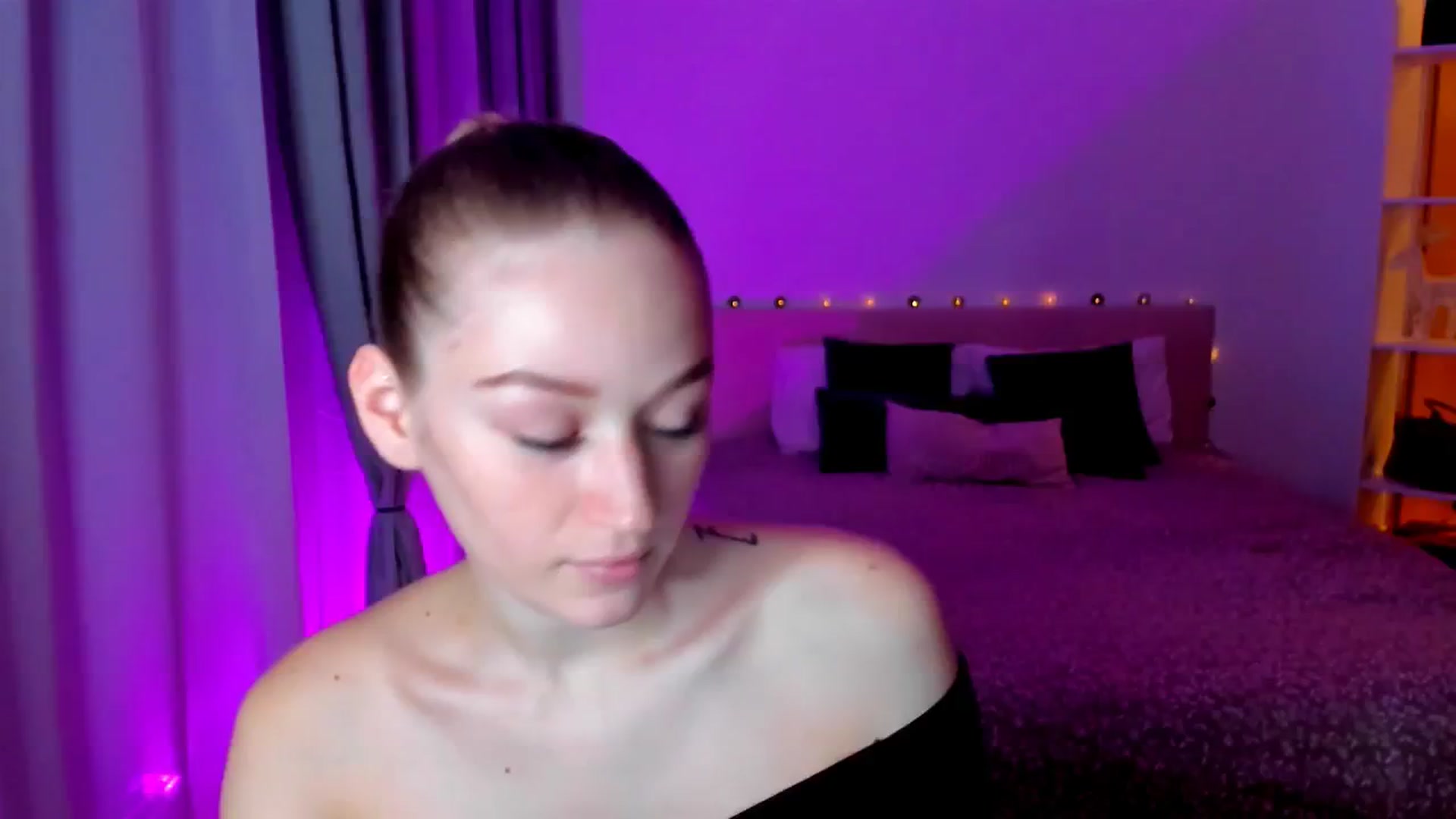 Gallery image thumbnail from CheckmyPeach's myfreecams stream on, 12/28/2024, 17:10 image 4 of 20