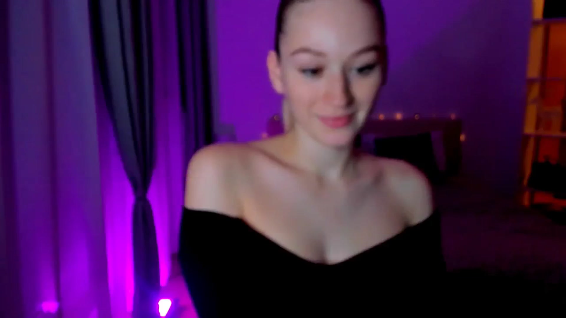 Gallery image thumbnail from CheckmyPeach's myfreecams stream on, 12/28/2024, 17:10 image 14 of 20