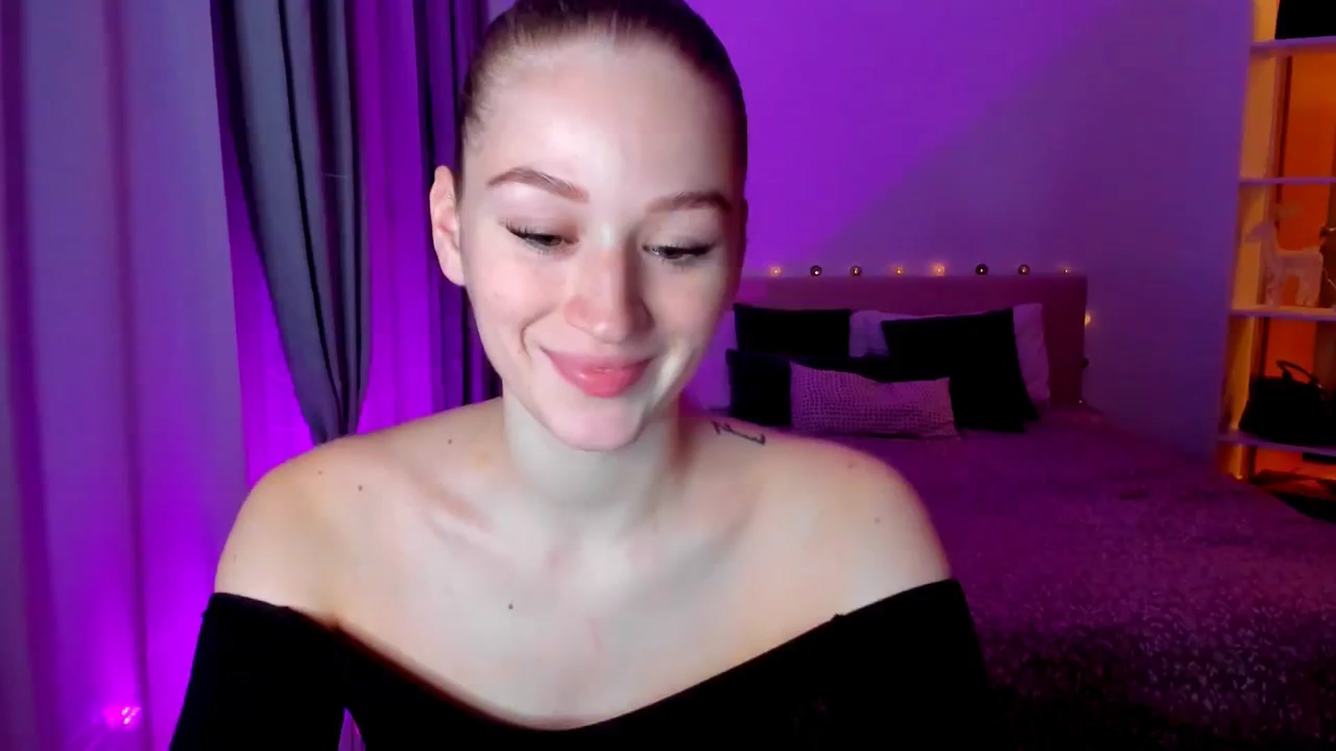 Gallery image thumbnail from CheckmyPeach's myfreecams stream on, 12/28/2024, 17:10 image 15 of 20