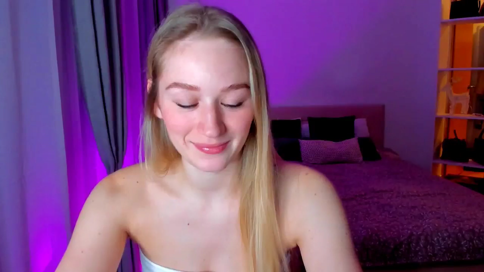Gallery image thumbnail from CheckmyPeach's myfreecams stream on, 01/05/2025, 15:12 image 9 of 20