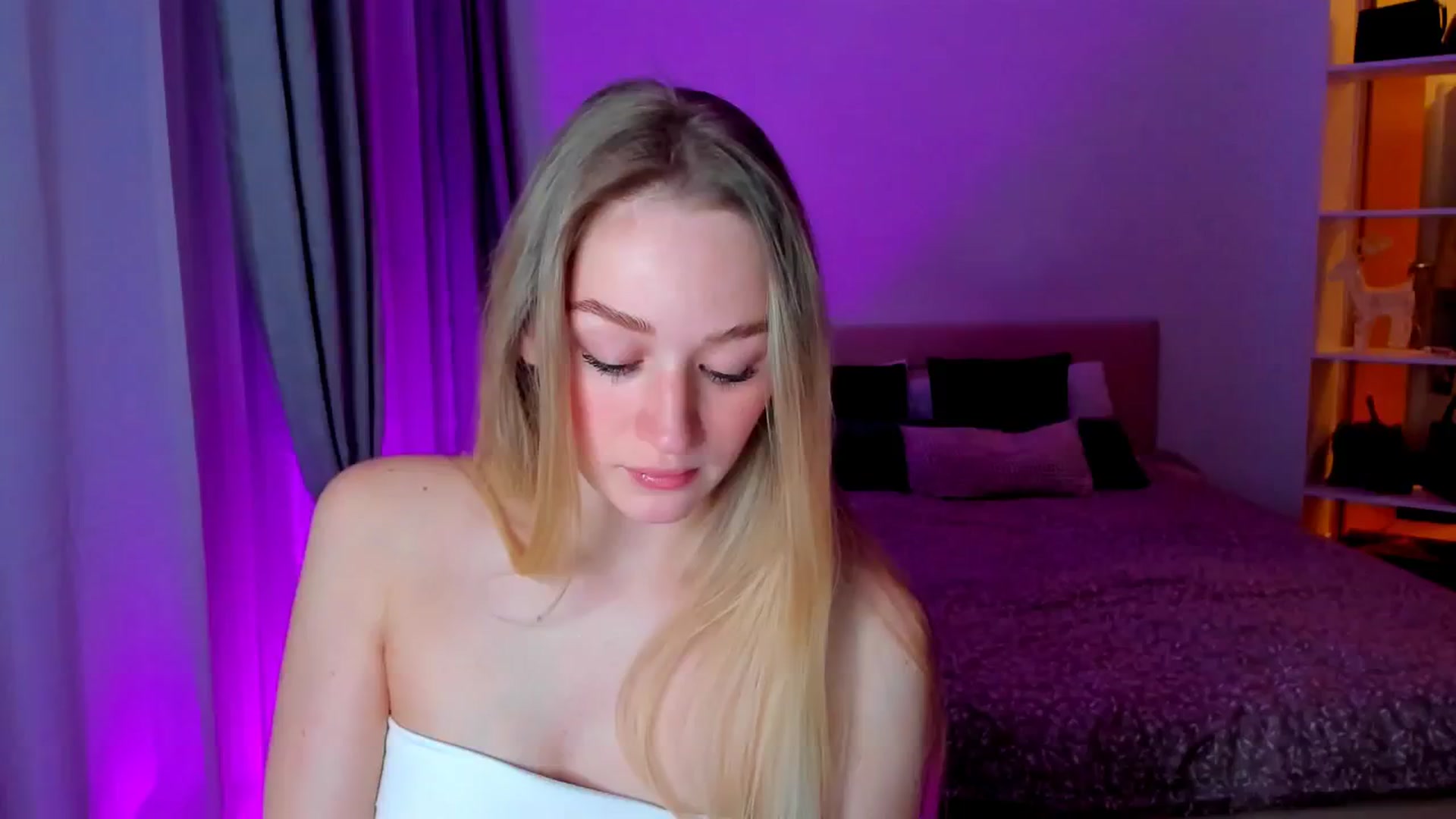 Gallery image thumbnail from CheckmyPeach's myfreecams stream on, 01/05/2025, 15:12 image 4 of 20
