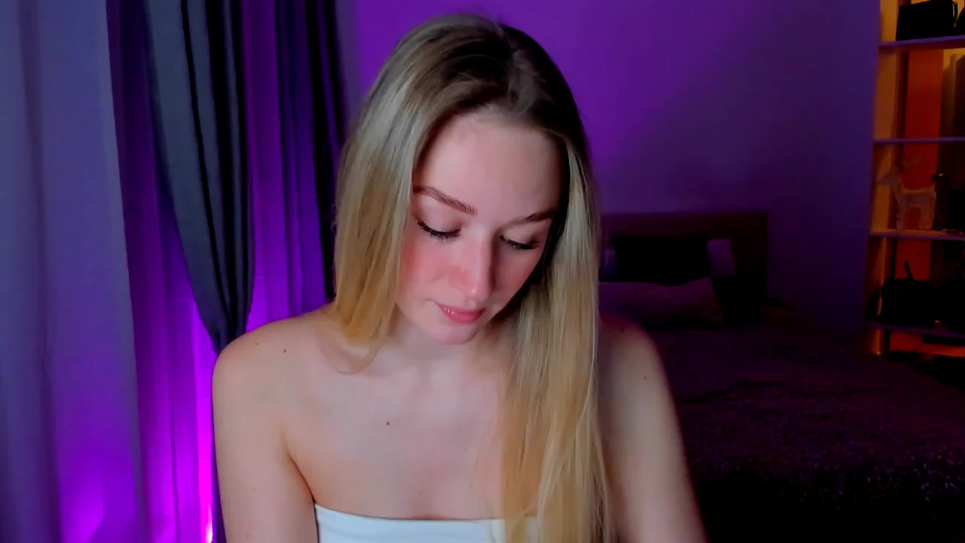 Gallery image thumbnail from CheckmyPeach's myfreecams stream on, 01/05/2025, 15:12 image 8 of 20